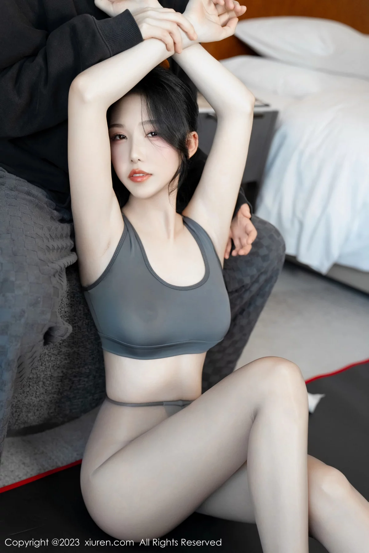 XiuRen第7882期_模特利世性感灰色瑜伽服饰配超薄无内灰丝秀曼妙身姿诱惑写真80P