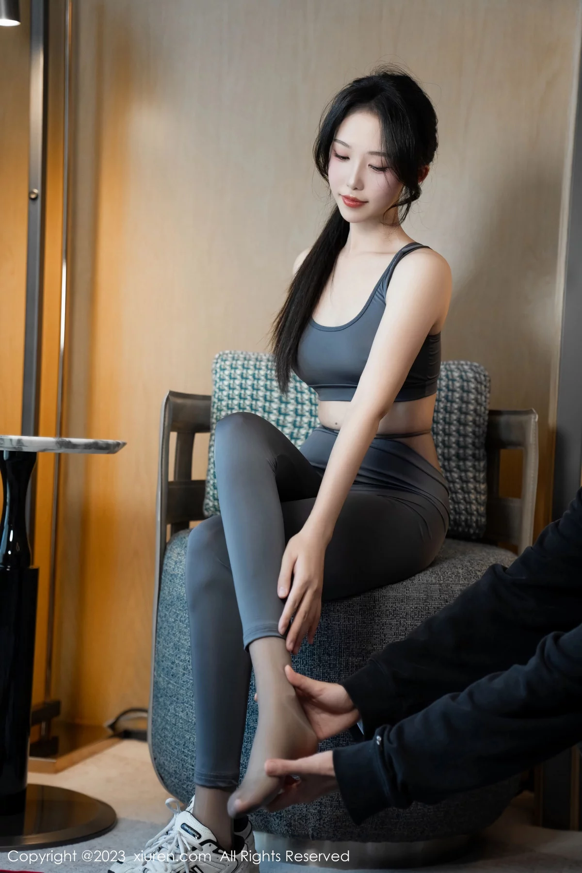 XiuRen第7882期_模特利世性感灰色瑜伽服饰配超薄无内灰丝秀曼妙身姿诱惑写真80P