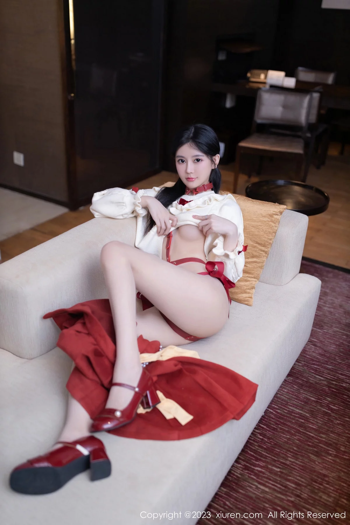 XiuRen第7890期_模特幼幼红色裙子露性感红色情趣饰品秀火辣身材极致诱惑写真80P
