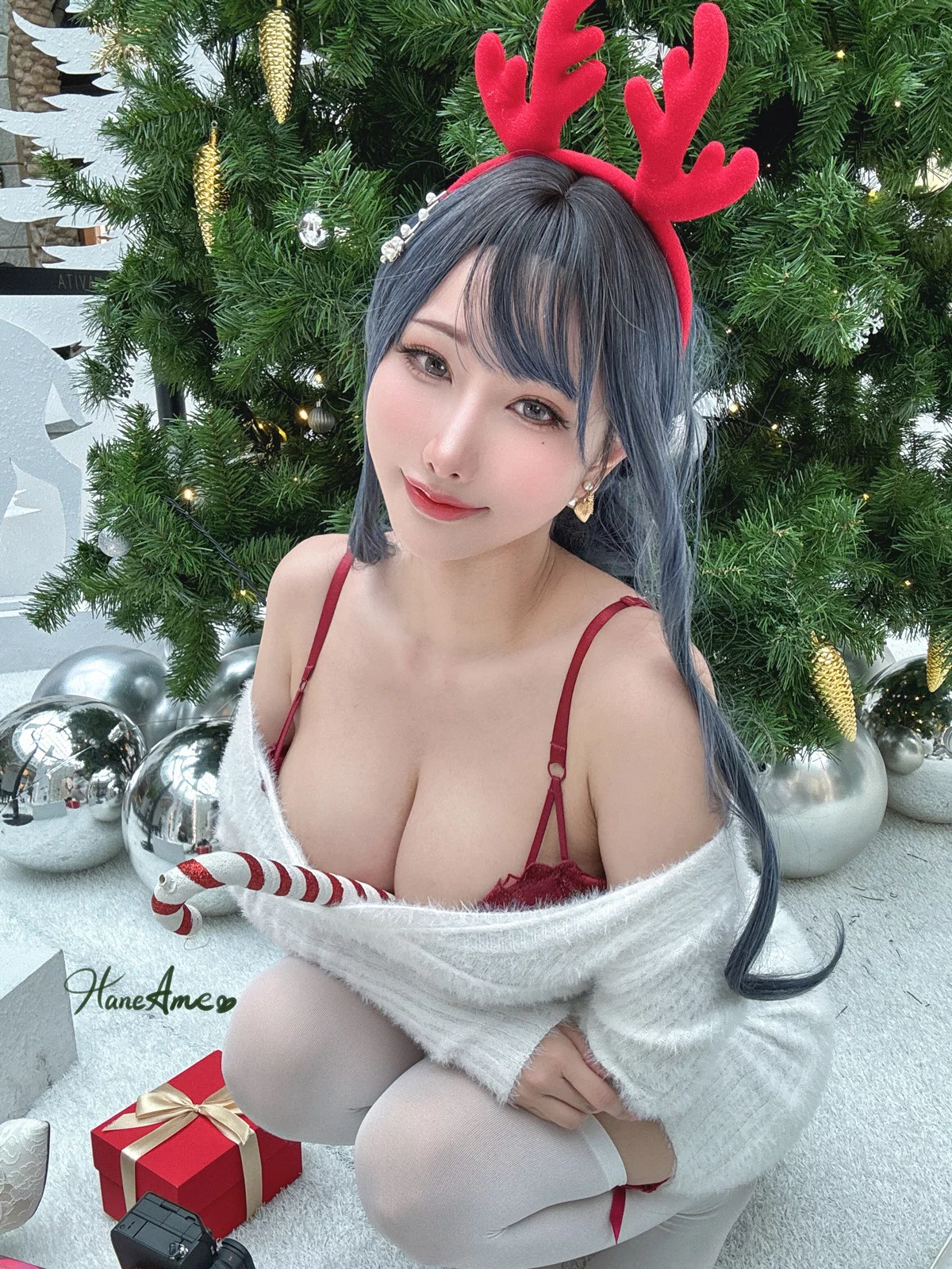Coser美女雨波_HaneAme圣诞训鹿主题性感白色毛衣配白丝吊袜秀丰满身材诱惑写真38P