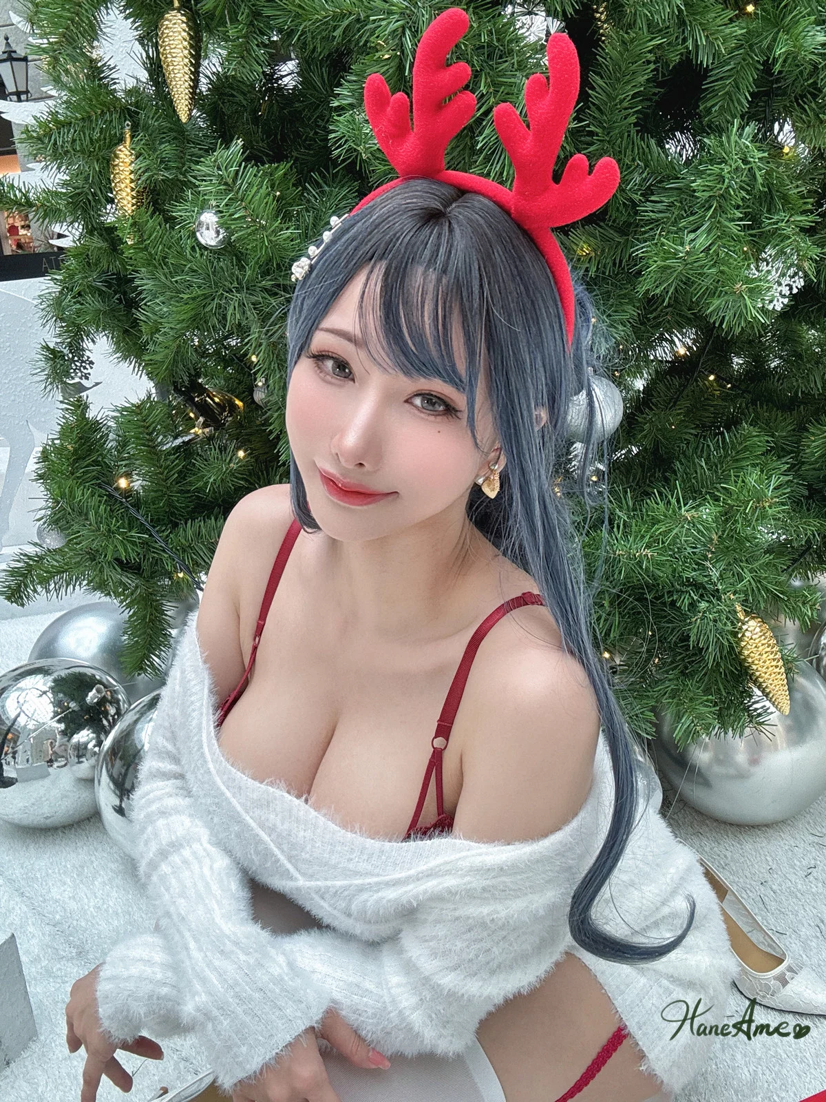 Coser美女雨波_HaneAme圣诞训鹿主题性感白色毛衣配白丝吊袜秀丰满身材诱惑写真38P