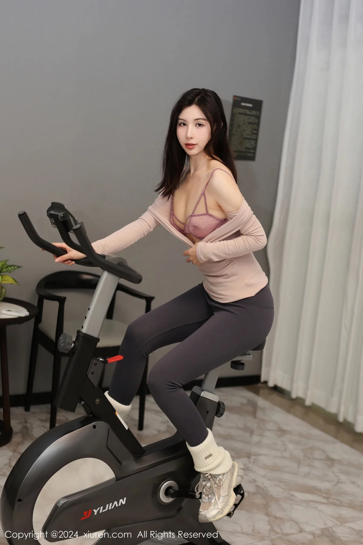 XiuRen第7909期_模特曼柔性感运动服饰露粉色轻透蕾丝内衣秀曼妙身姿诱惑写真84P