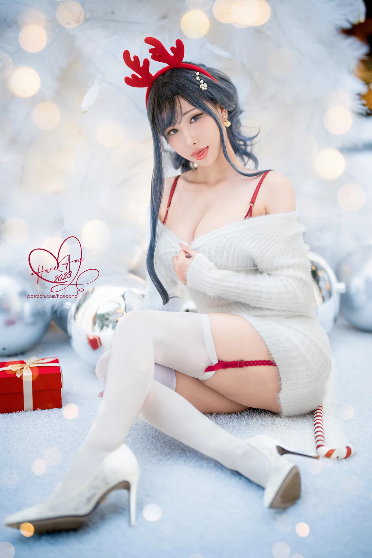 Coser美女雨波_HaneAme圣诞训鹿主题性感白色毛衣配白丝吊袜秀丰满身材诱惑写真38P