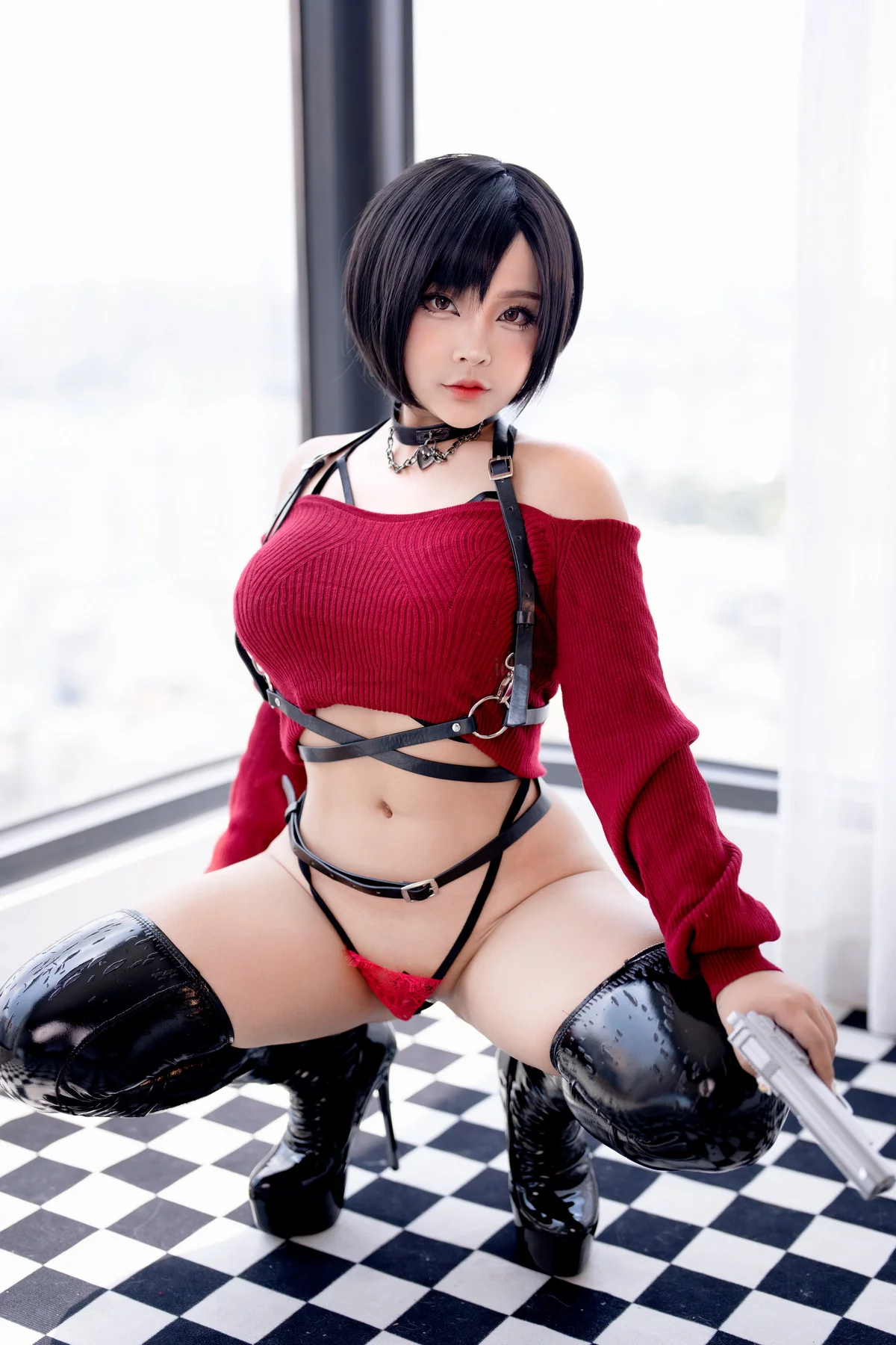 越南Coser美女Sayo Momo秘密任务主题性感间谍装扮红黑蕾丝内衣秀惹火身材诱惑写真45P