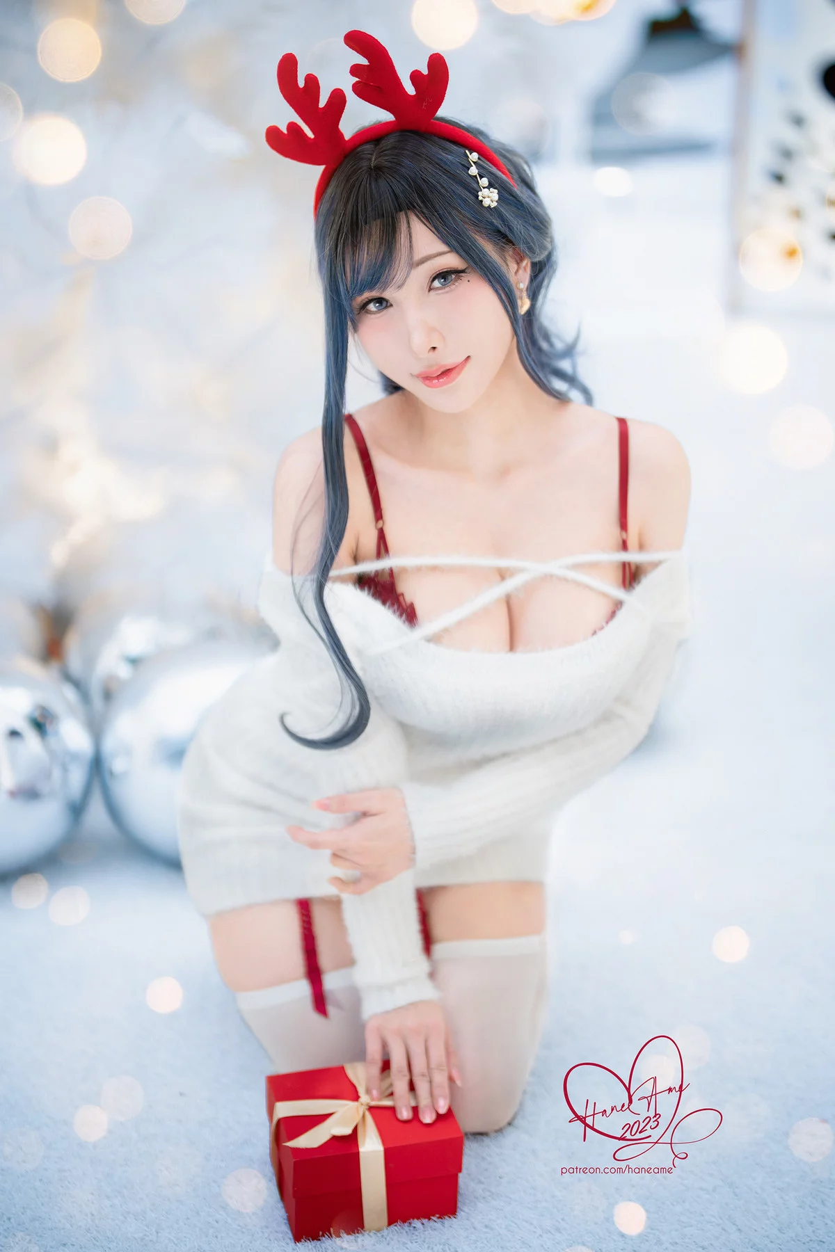 Coser美女雨波_HaneAme圣诞训鹿主题性感白色毛衣配白丝吊袜秀丰满身材诱惑写真38P