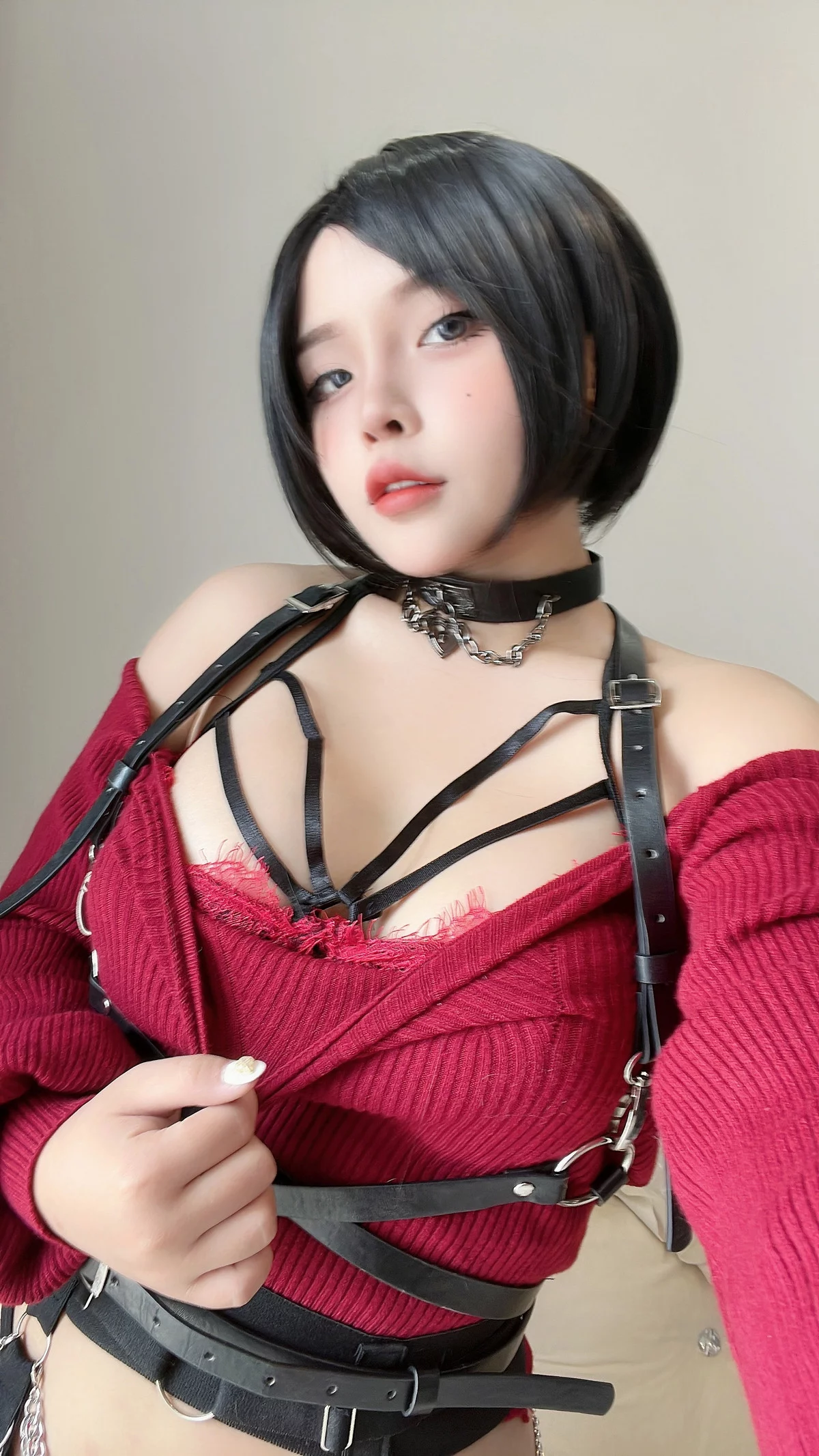 越南Coser美女Sayo Momo秘密任务主题性感间谍装扮红黑蕾丝内衣秀惹火身材诱惑写真45P