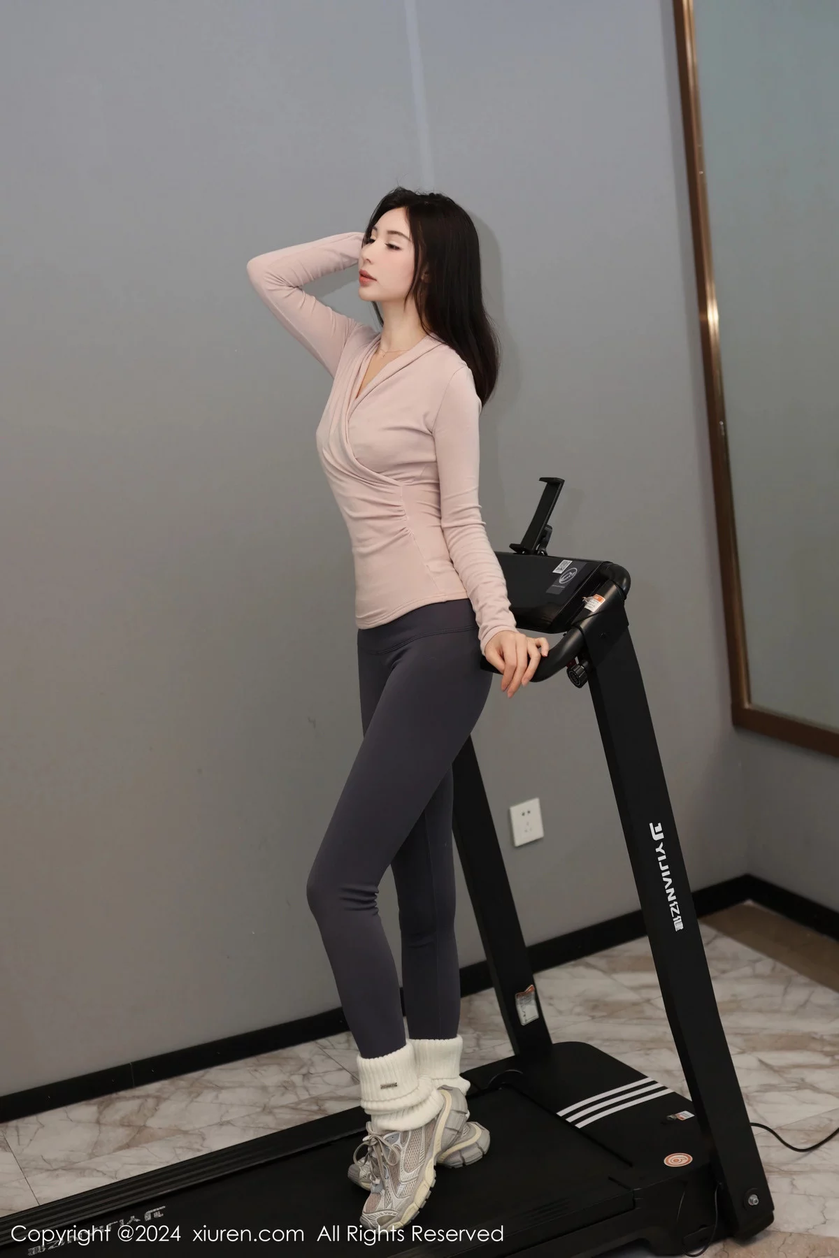 XiuRen第7909期_模特曼柔性感运动服饰露粉色轻透蕾丝内衣秀曼妙身姿诱惑写真84P