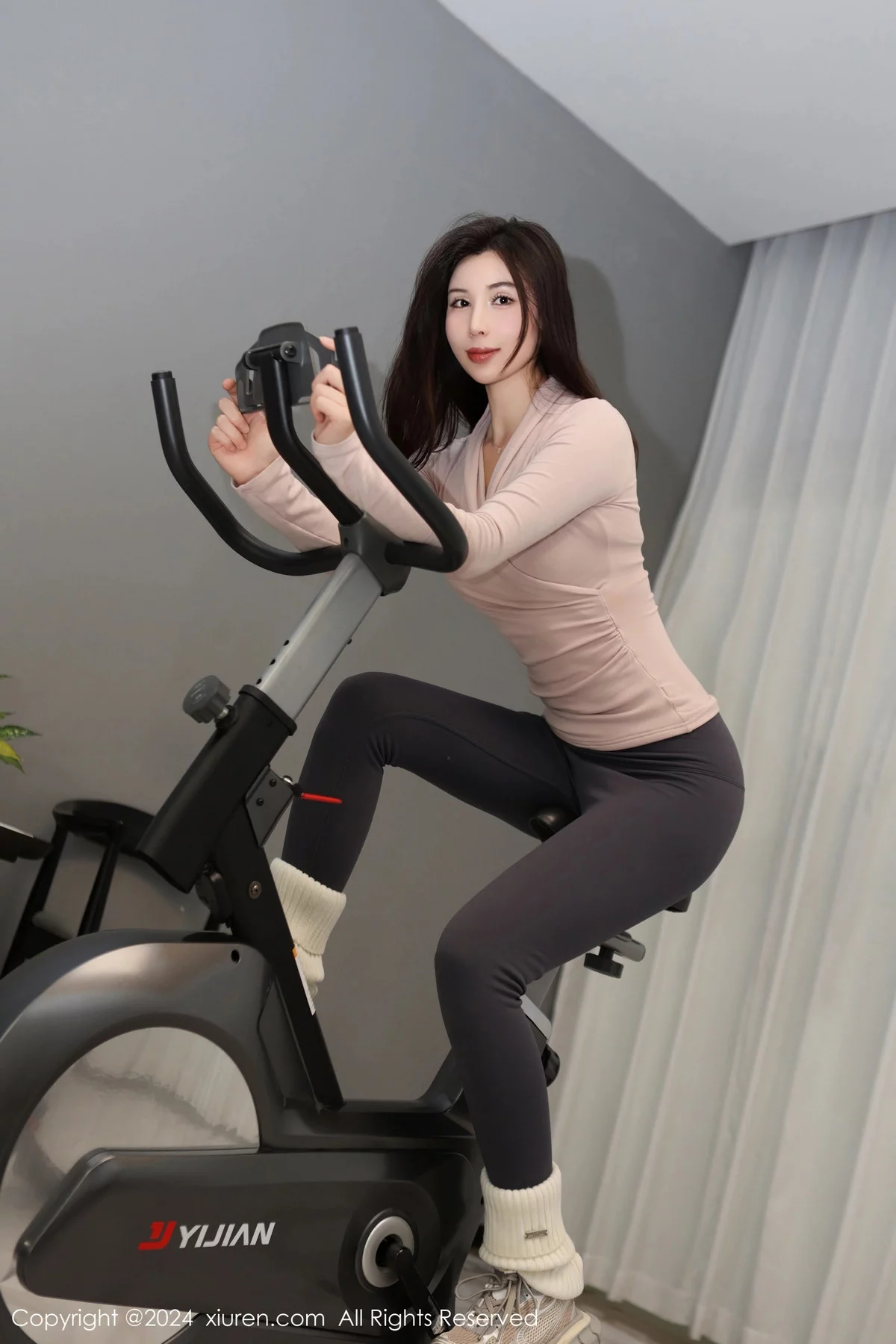 XiuRen第7909期_模特曼柔性感运动服饰露粉色轻透蕾丝内衣秀曼妙身姿诱惑写真84P