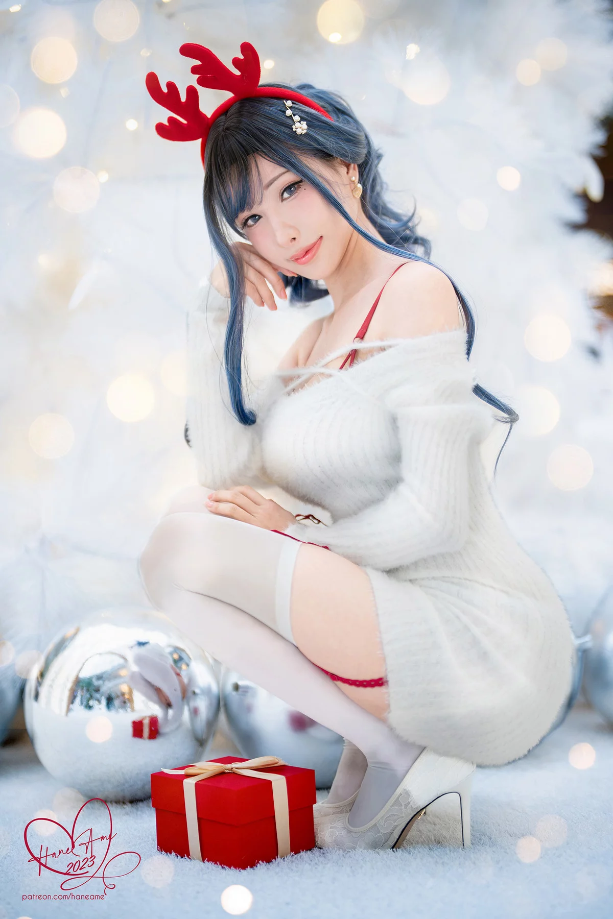 Coser美女雨波_HaneAme圣诞训鹿主题性感白色毛衣配白丝吊袜秀丰满身材诱惑写真38P