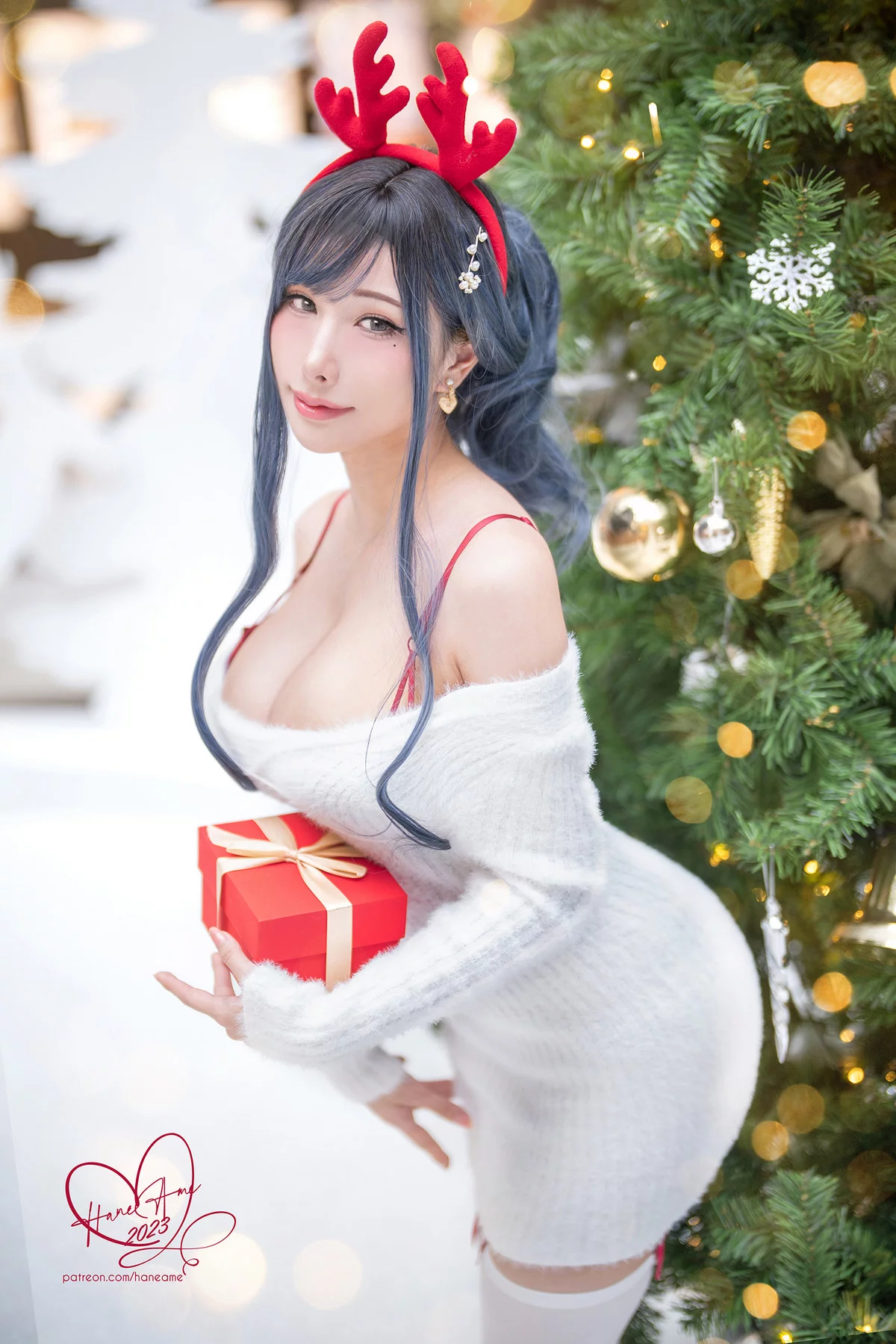 Coser美女雨波_HaneAme圣诞训鹿主题性感白色毛衣配白丝吊袜秀丰满身材诱惑写真38P