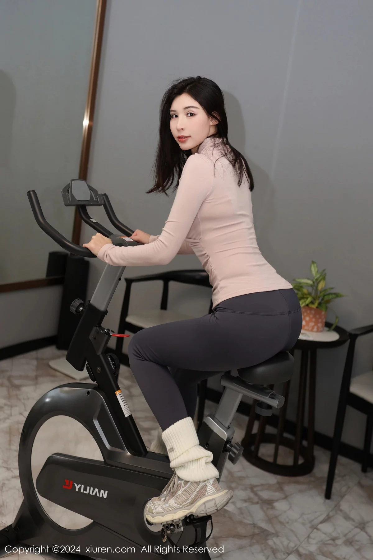 XiuRen第7909期_模特曼柔性感运动服饰露粉色轻透蕾丝内衣秀曼妙身姿诱惑写真84P