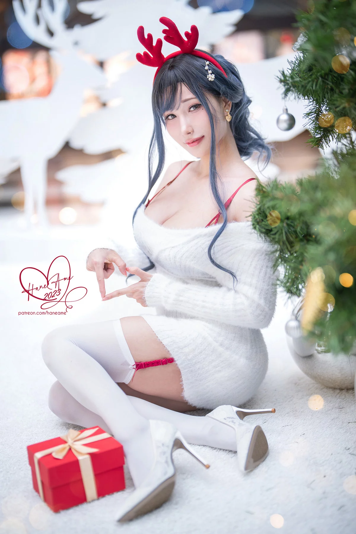 Coser美女雨波_HaneAme圣诞训鹿主题性感白色毛衣配白丝吊袜秀丰满身材诱惑写真38P