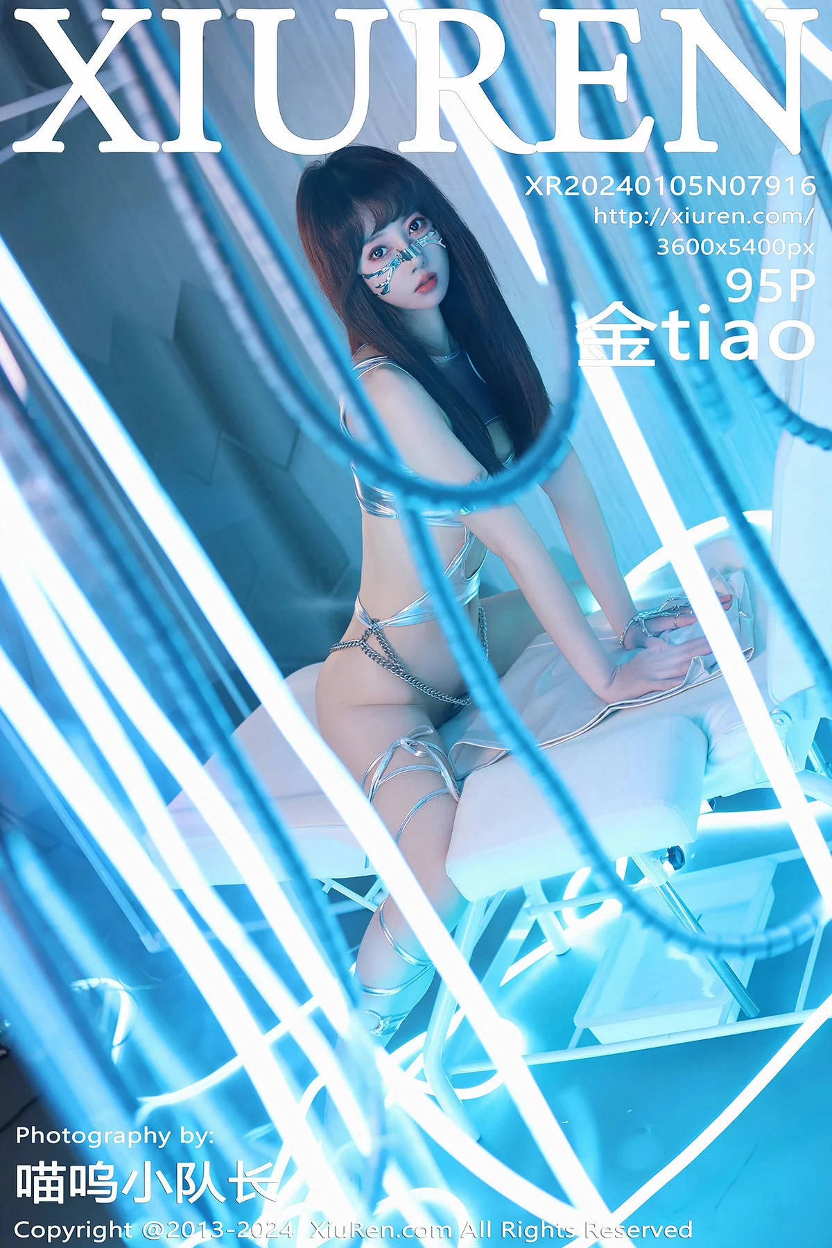 XiuRen第7916期_模特金tiao性感银白色服饰配白色短裙半脱秀曼妙身姿诱惑写真95P