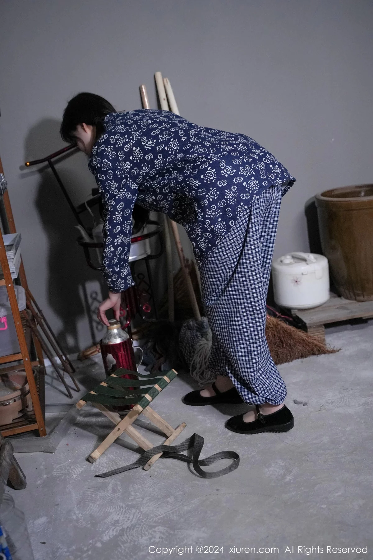 XiuRen第7915期_女神Carol周妍希宿舍拍摄私房床上超薄肉丝秀翘臀美腿诱惑写真86P