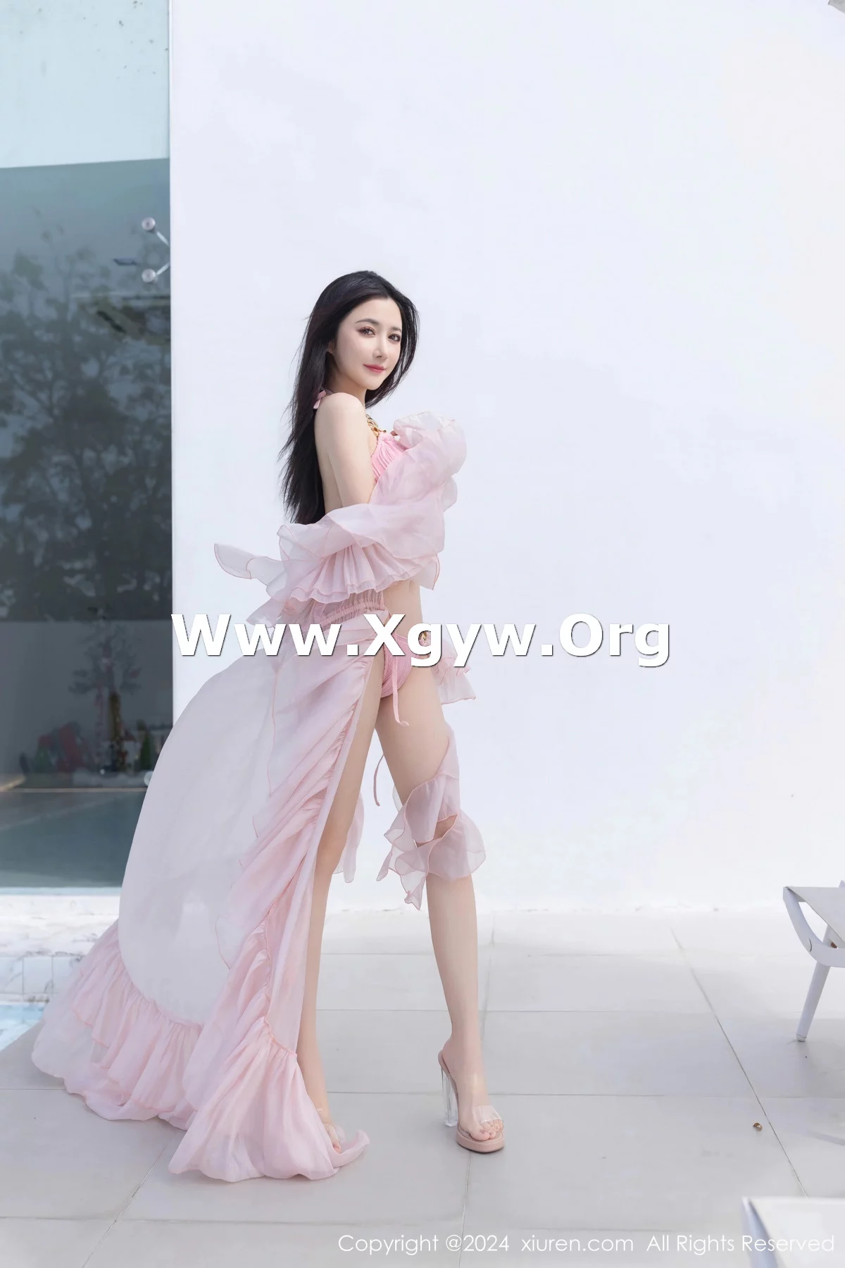 XiuRen第7920期_模特鱼子酱Fish泳池边性感粉色比基尼服饰秀曼妙身姿诱惑写真81P