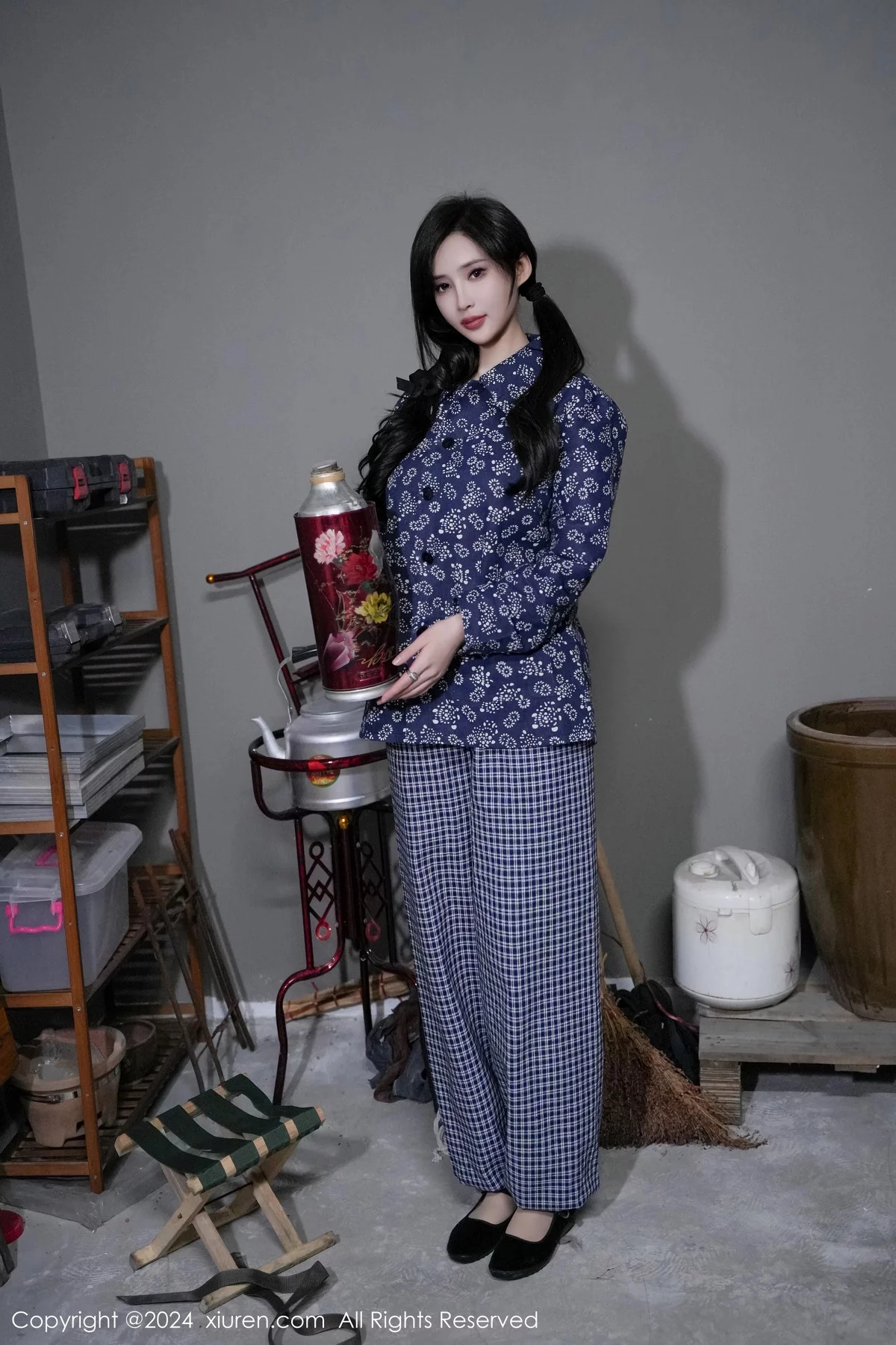 XiuRen第7915期_女神Carol周妍希宿舍拍摄私房床上超薄肉丝秀翘臀美腿诱惑写真86P
