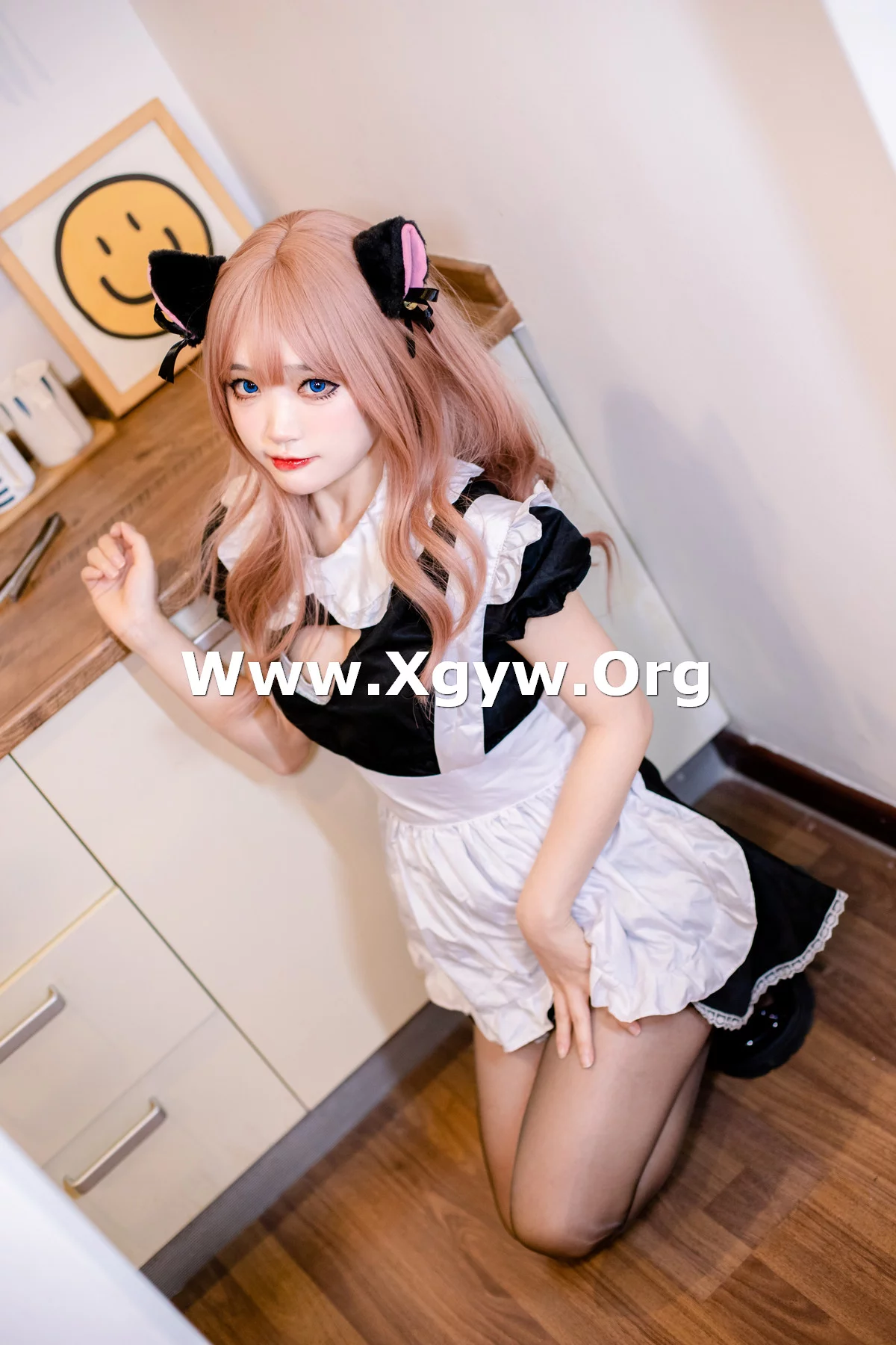 Coser美女神沢永莉私房短款女仆主题厨房性感女仆短裙配超薄黑丝秀美腿诱惑写真39P