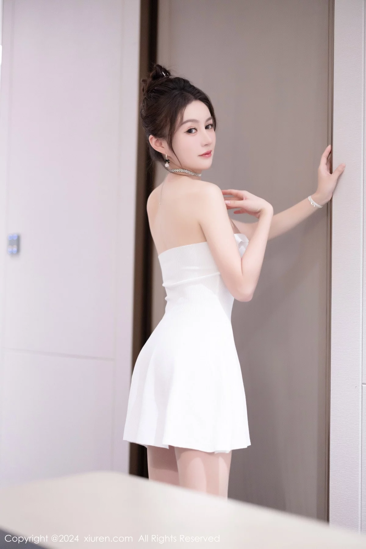 XiuRen第7927期_模特唐宁宁白色露肩长裙+性感粉色情趣服饰秀惹火身材诱惑写真81P