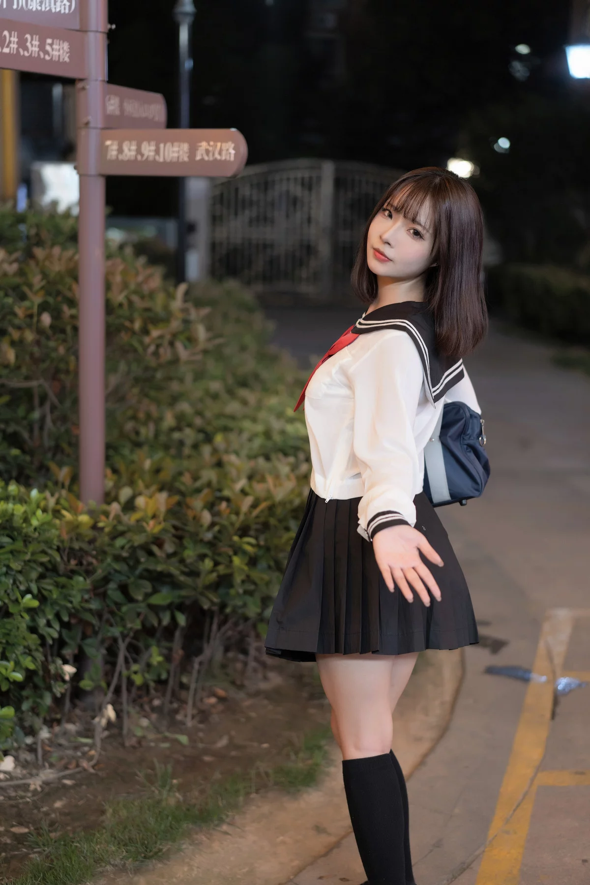 网络美女yuuhui玉汇约会我的女学生主题脱学妹制服露白色内衣秀丰满身材诱惑写真101P