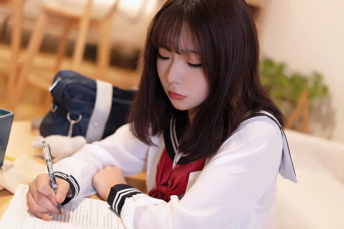 网络美女yuuhui玉汇约会我的女学生主题脱学妹制服露白色内衣秀丰满身材诱惑写真101P