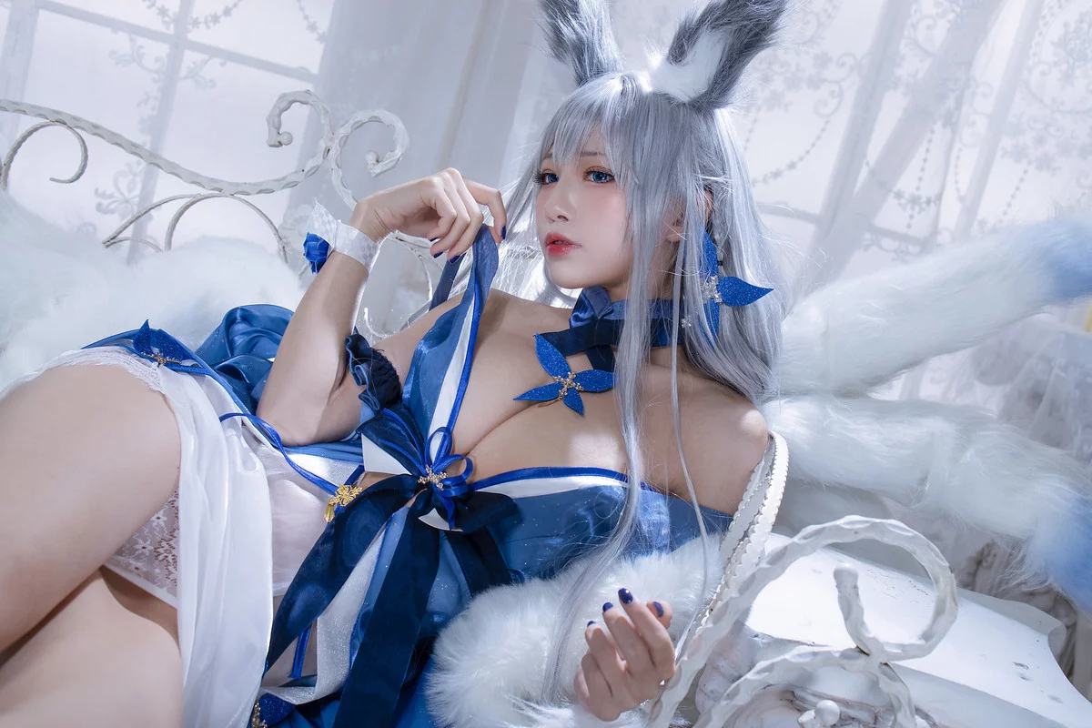 动漫博主水淼aqua碧蓝航线信浓主题狐狸装扮性感礼裙配白丝袜秀翘臀美腿诱惑写真85P