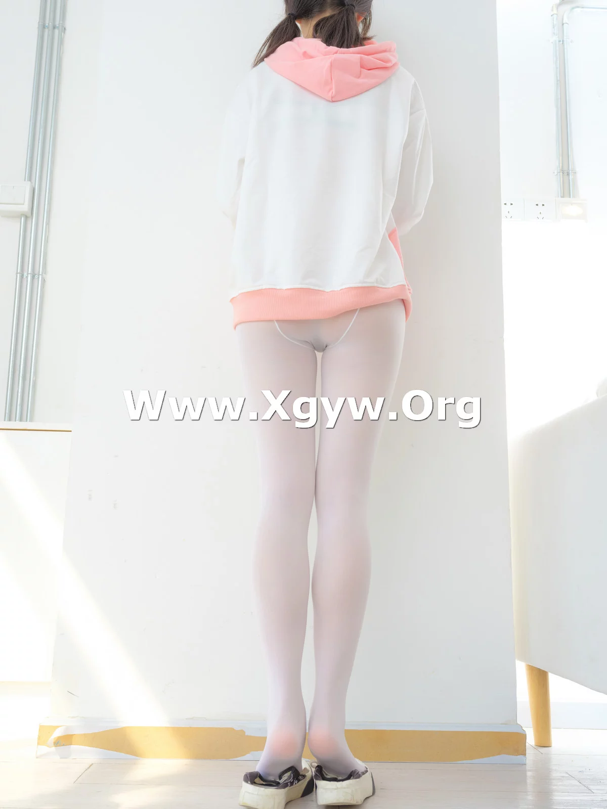 萝莉写真机构森萝财团雨云01主题性感白色卡通上衣配超薄无内白丝秀翘臀诱惑写真144P