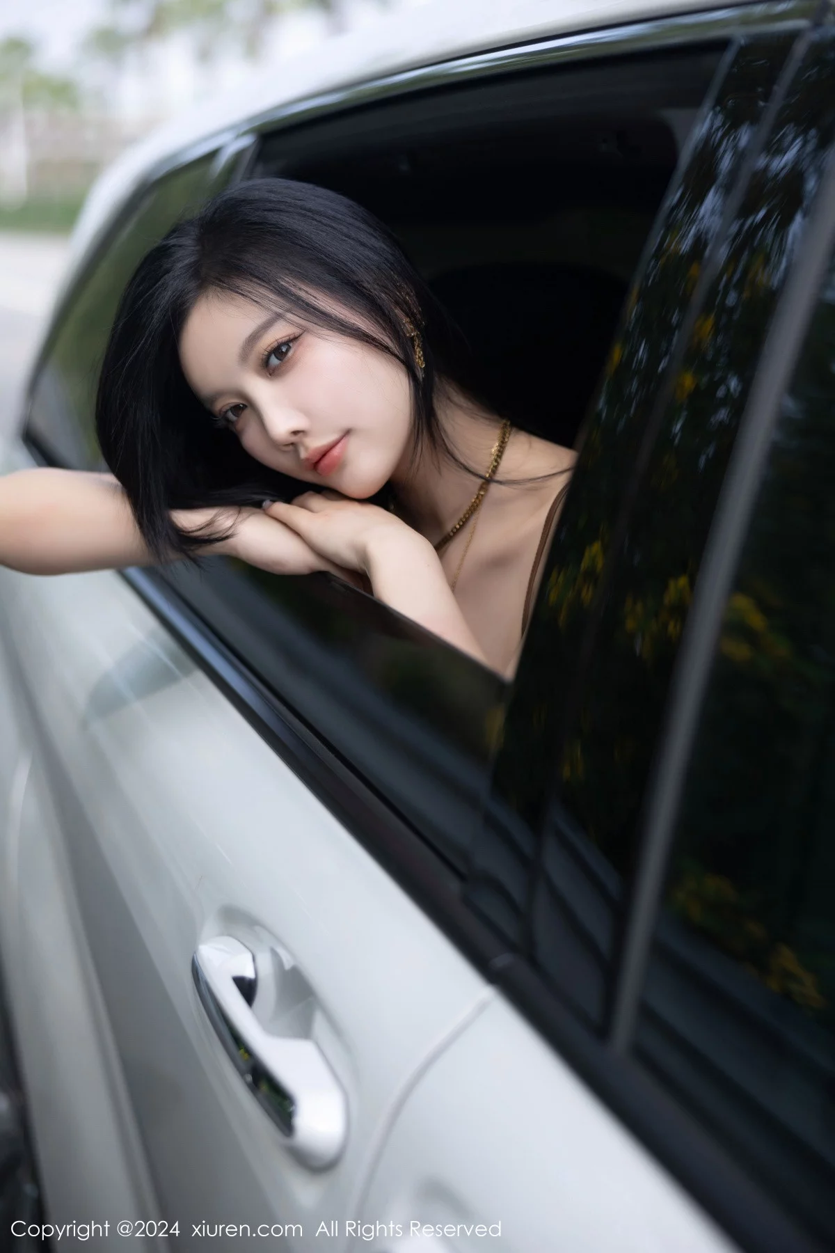XiuRen第7934期_女神杨晨晨Yome牛仔女郎装扮+黑色情趣内衣秀丰腴身材诱惑写真85P