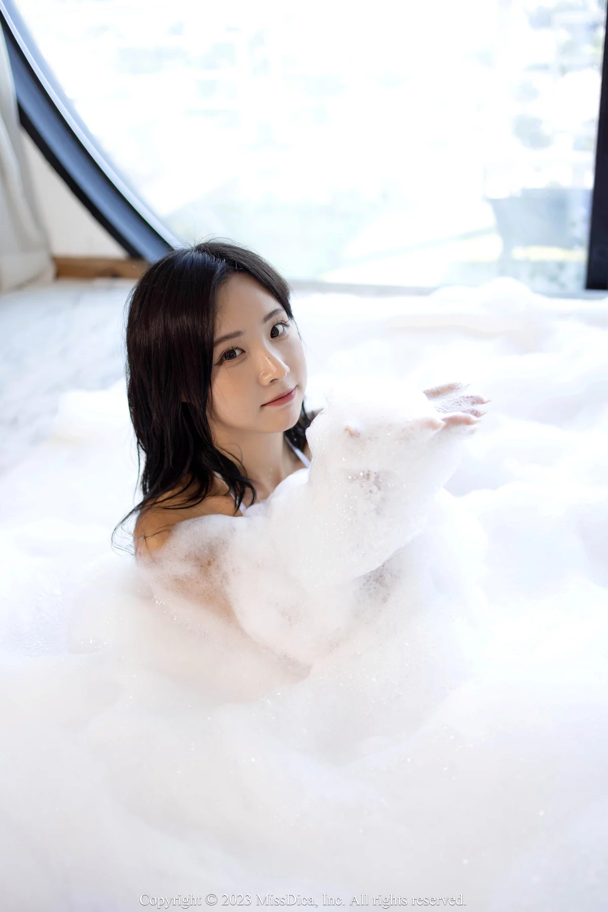 韩国美女模特Habin花瓣浴主题私房性感粉色睡裙+浴室比基尼秀完美身材诱惑写真103P