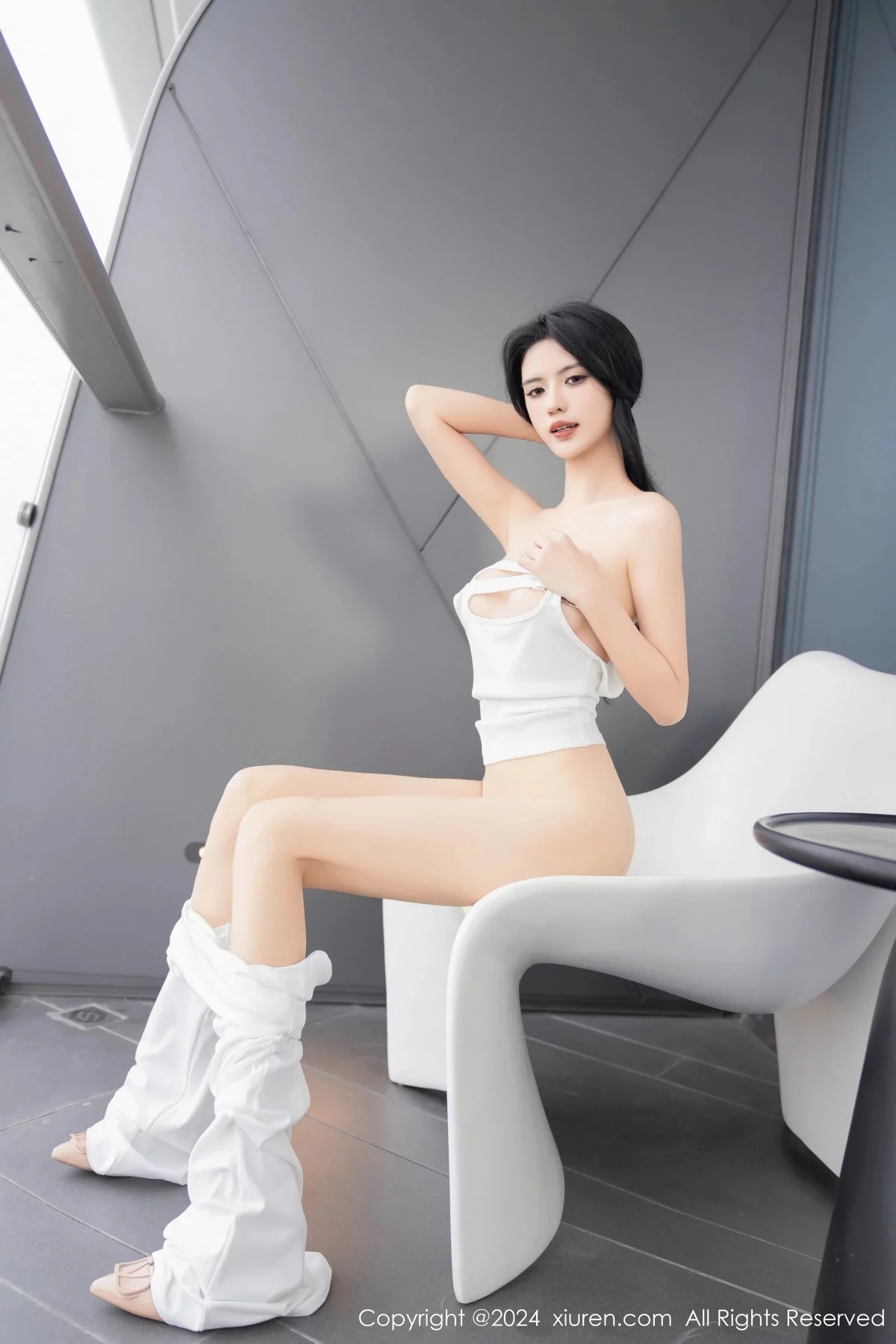 XiuRen第7937期_模特浅浅Danny性感简约白色套装露白色内衣秀曼妙身姿诱惑写真82P