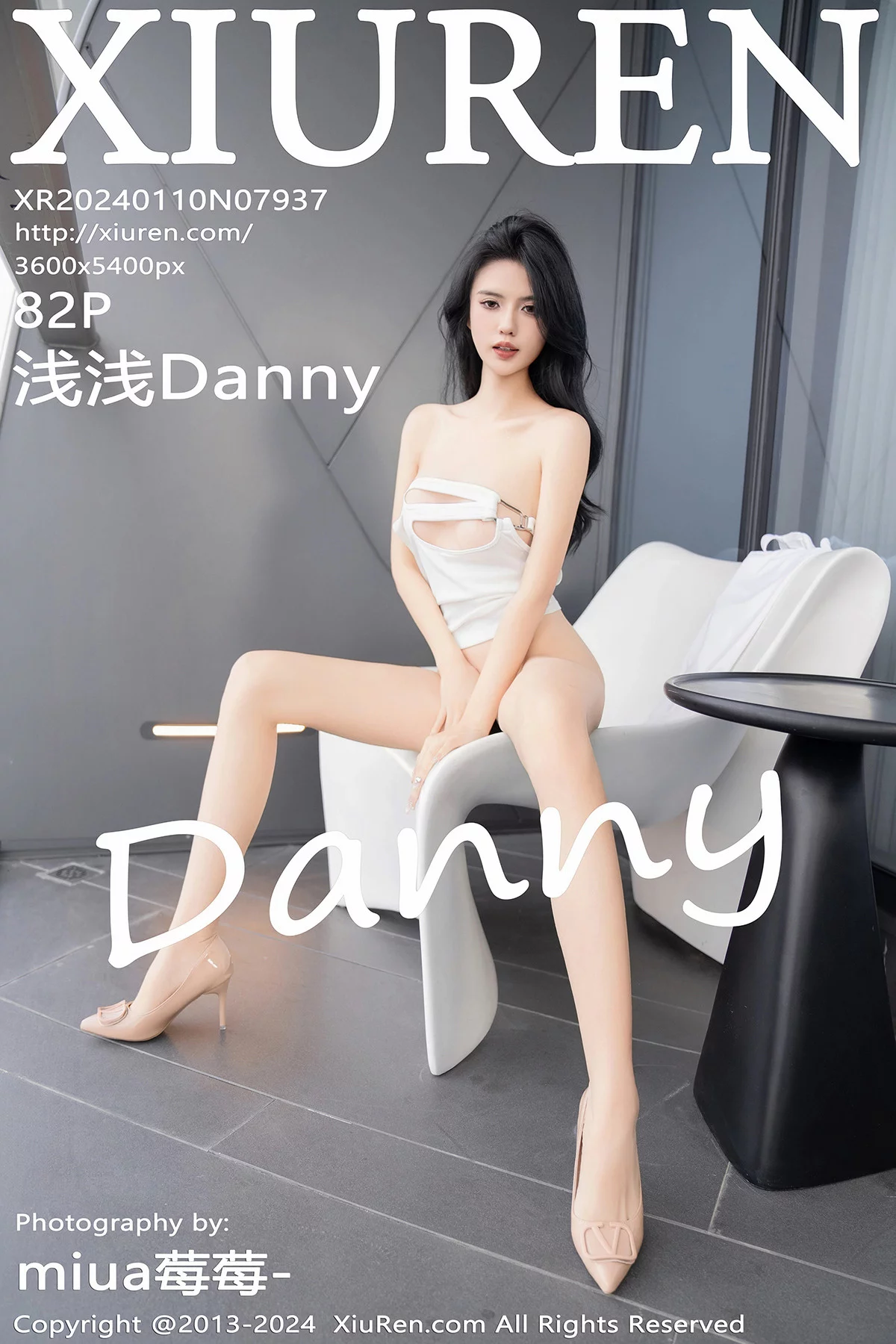 XiuRen第7937期_模特浅浅Danny性感简约白色套装露白色内衣秀曼妙身姿诱惑写真82P