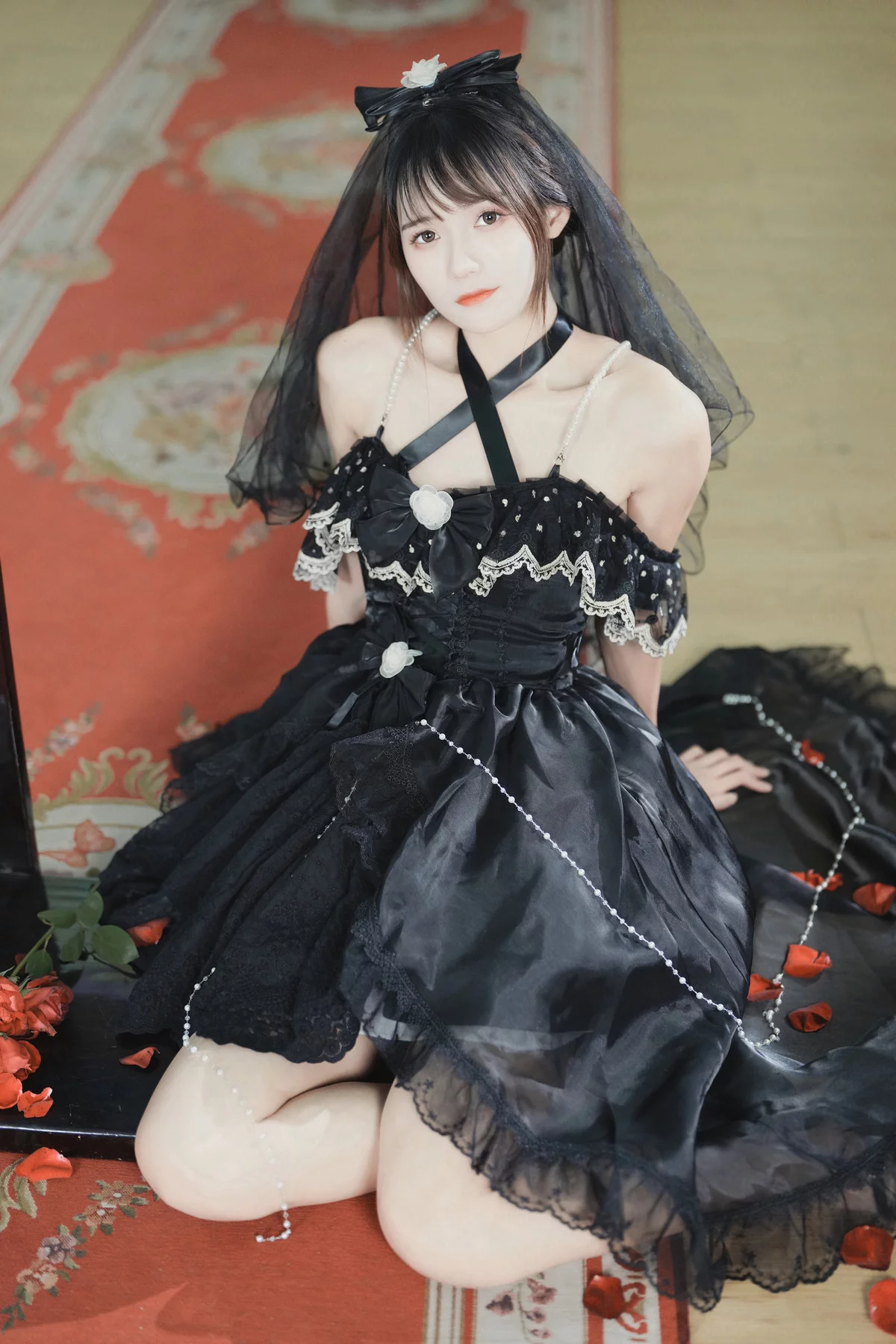 Coser美女兔子Zzz不吃胡萝卜契约十字主题性感黑色婚纱礼裙秀白嫩肌肤迷人写真27P
