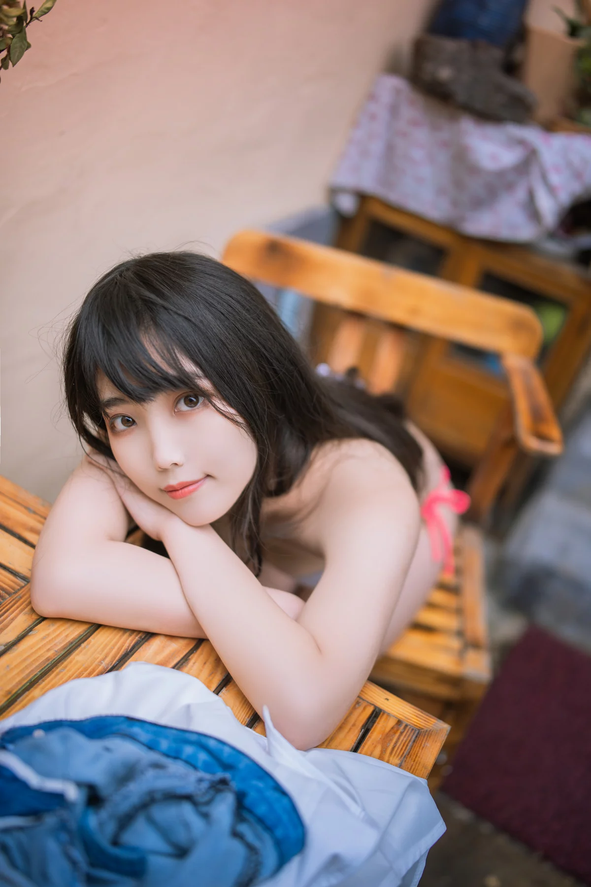 网络美女汪知子夏日小院主题性感白色短T配牛仔短裤露白色内衣秀完美身材诱惑写真33P