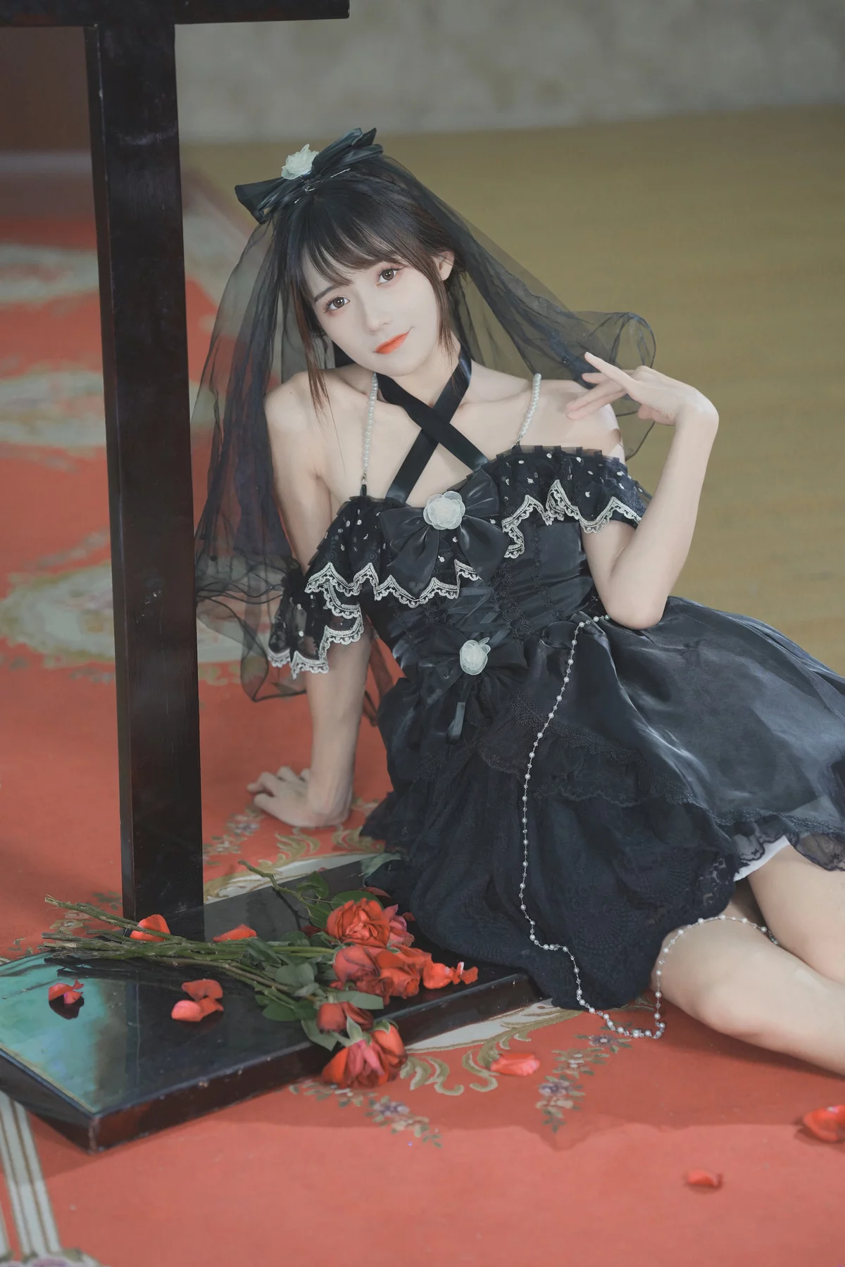 Coser美女兔子Zzz不吃胡萝卜契约十字主题性感黑色婚纱礼裙秀白嫩肌肤迷人写真27P
