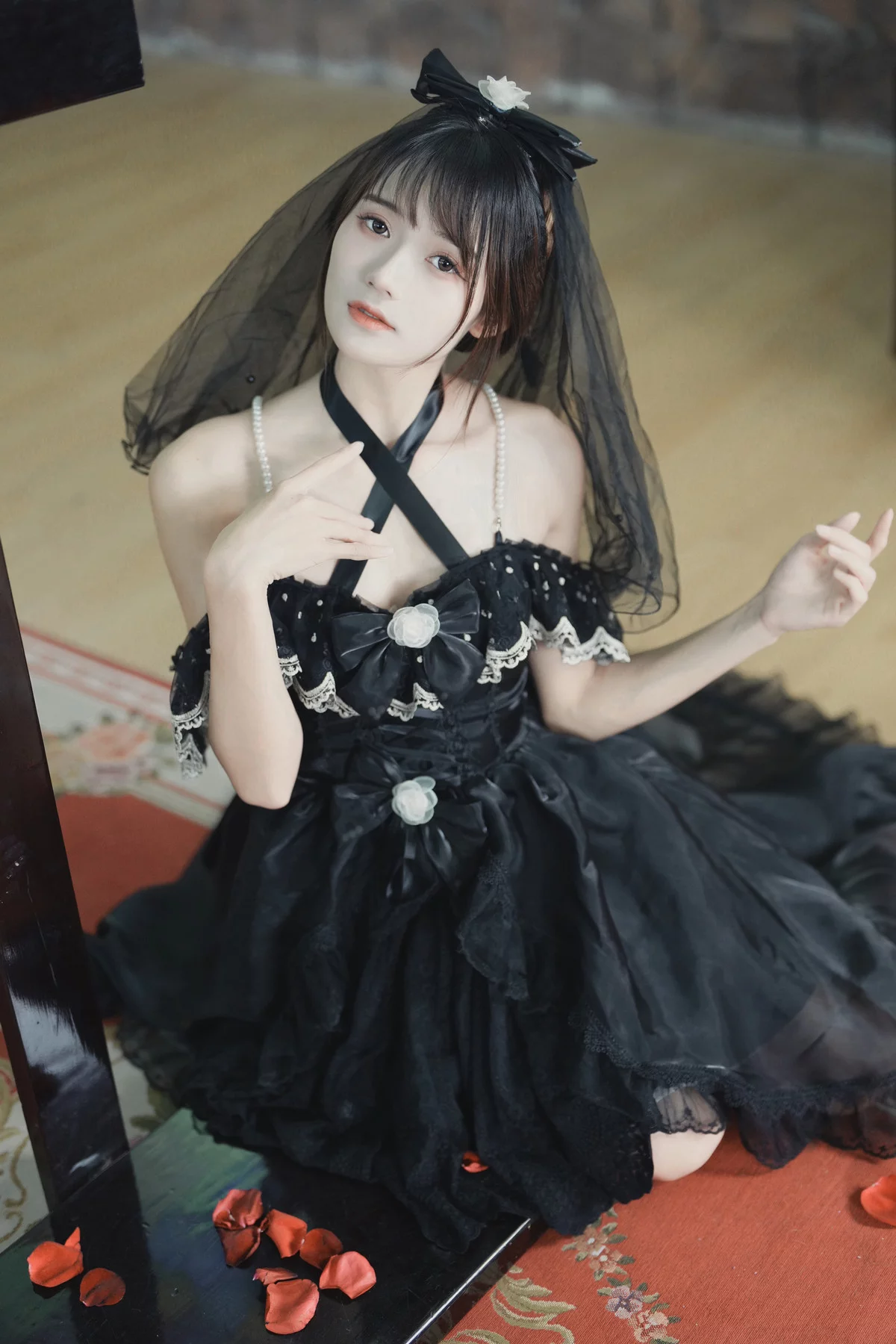 Coser美女兔子Zzz不吃胡萝卜契约十字主题性感黑色婚纱礼裙秀白嫩肌肤迷人写真27P