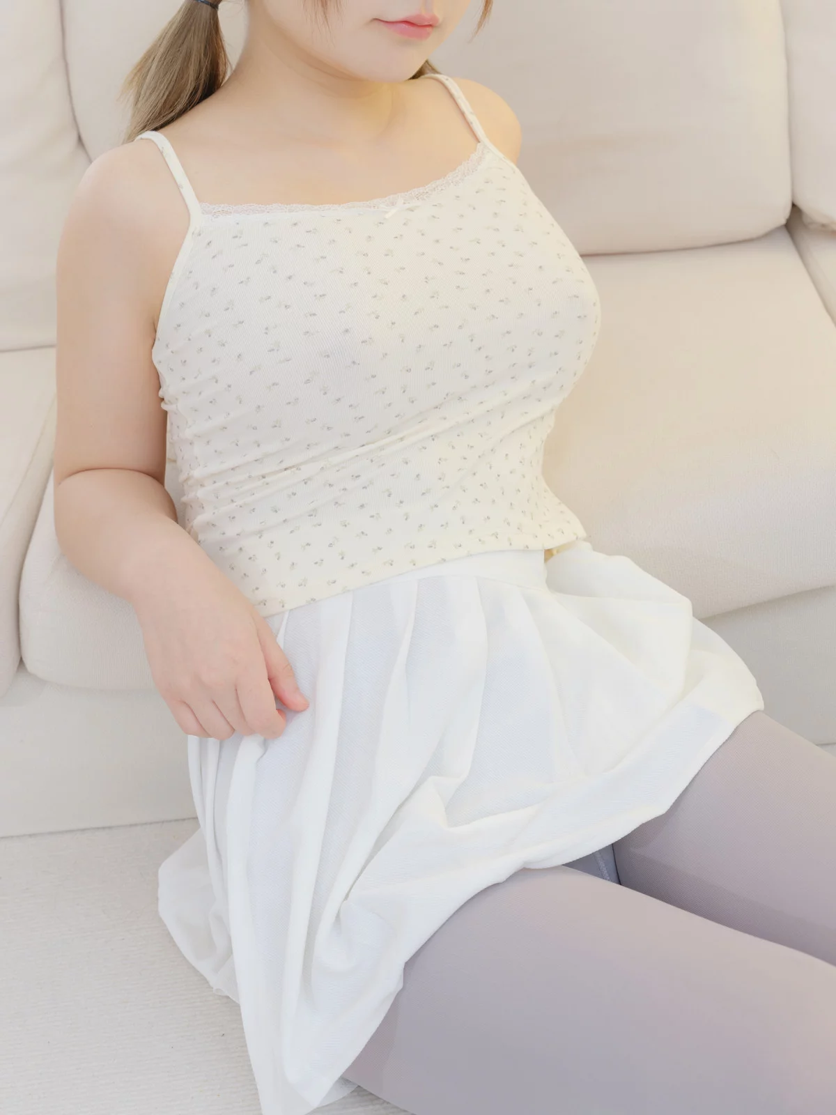 萝莉写真机构森萝财团Sia试拍主题私房多套性感服饰配超薄无内灰丝秀翘臀诱惑写真148P