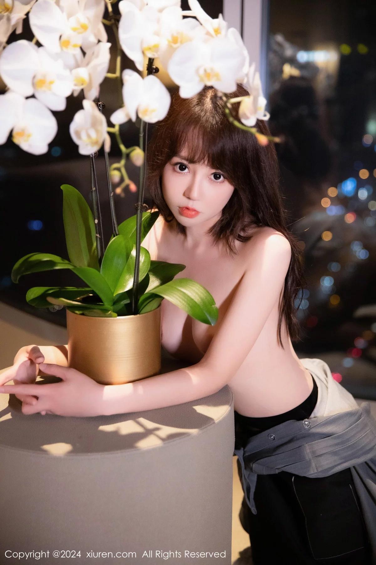 XiuRen第7953期_模特金tiao性感灰色上衣配黑短裙露超薄黑丝秀曼妙身姿诱惑写真74P