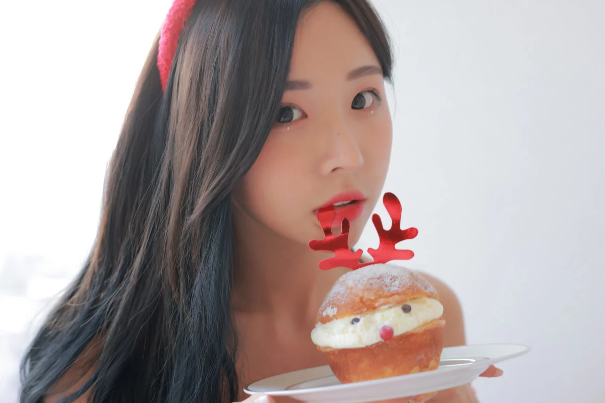 韩国美女模特Habin内衣和视频01主题绒毛红色内衣+性感女仆装秀完美身材诱惑写真59P