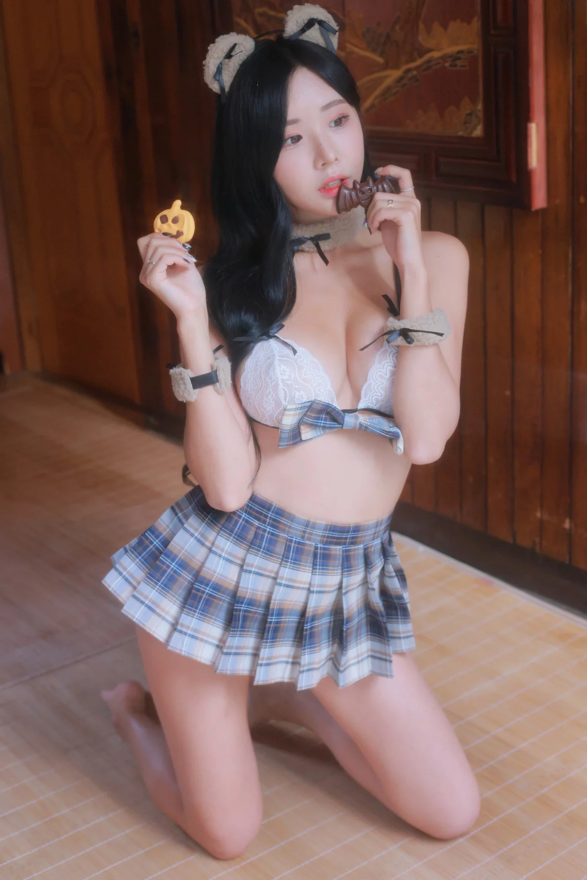 韩国美女模特Habin内衣和视频02主题性感白色蕾丝内衣配JK短裙秀丰满身材诱惑写真71P