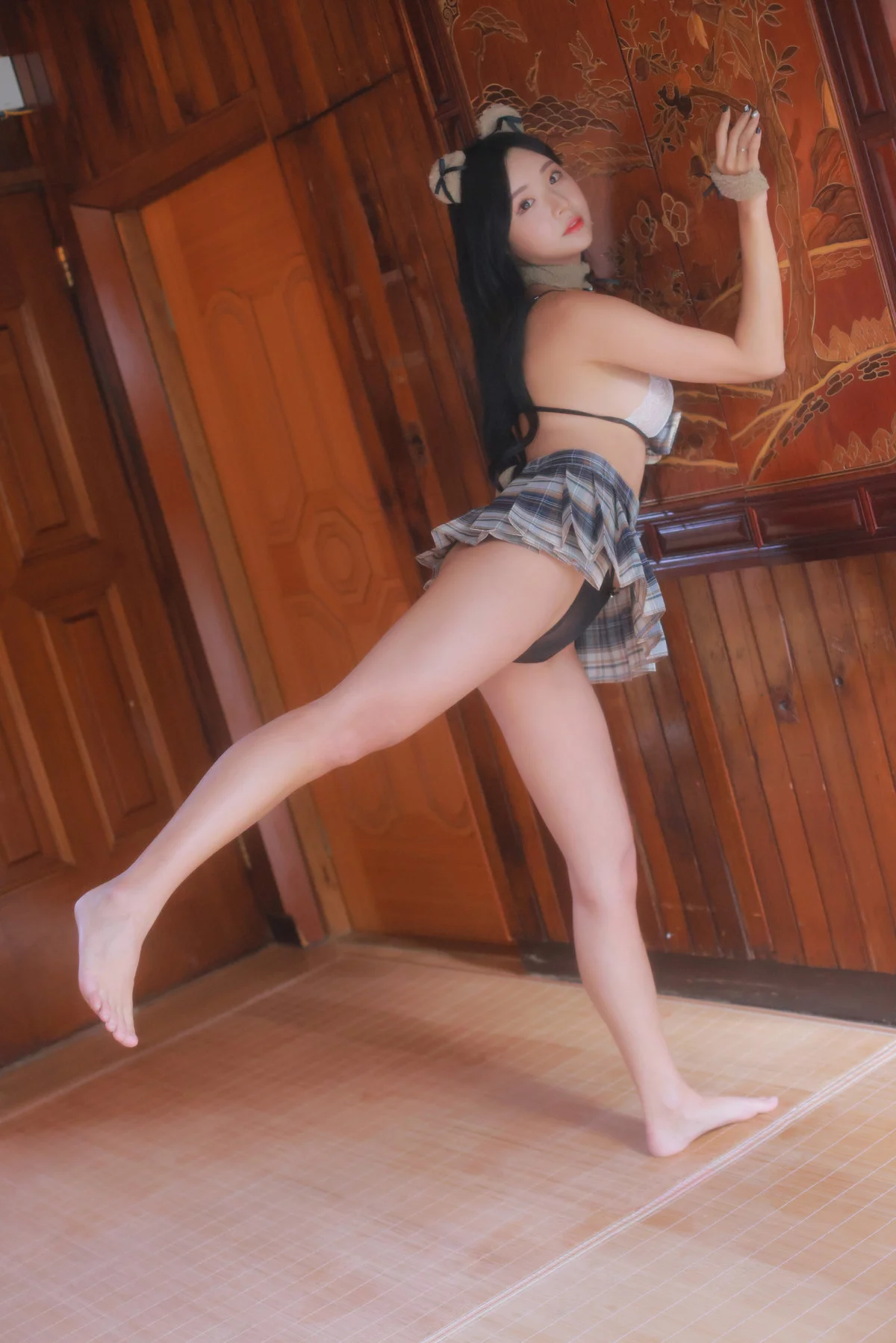 韩国美女模特Habin内衣和视频02主题性感白色蕾丝内衣配JK短裙秀丰满身材诱惑写真71P