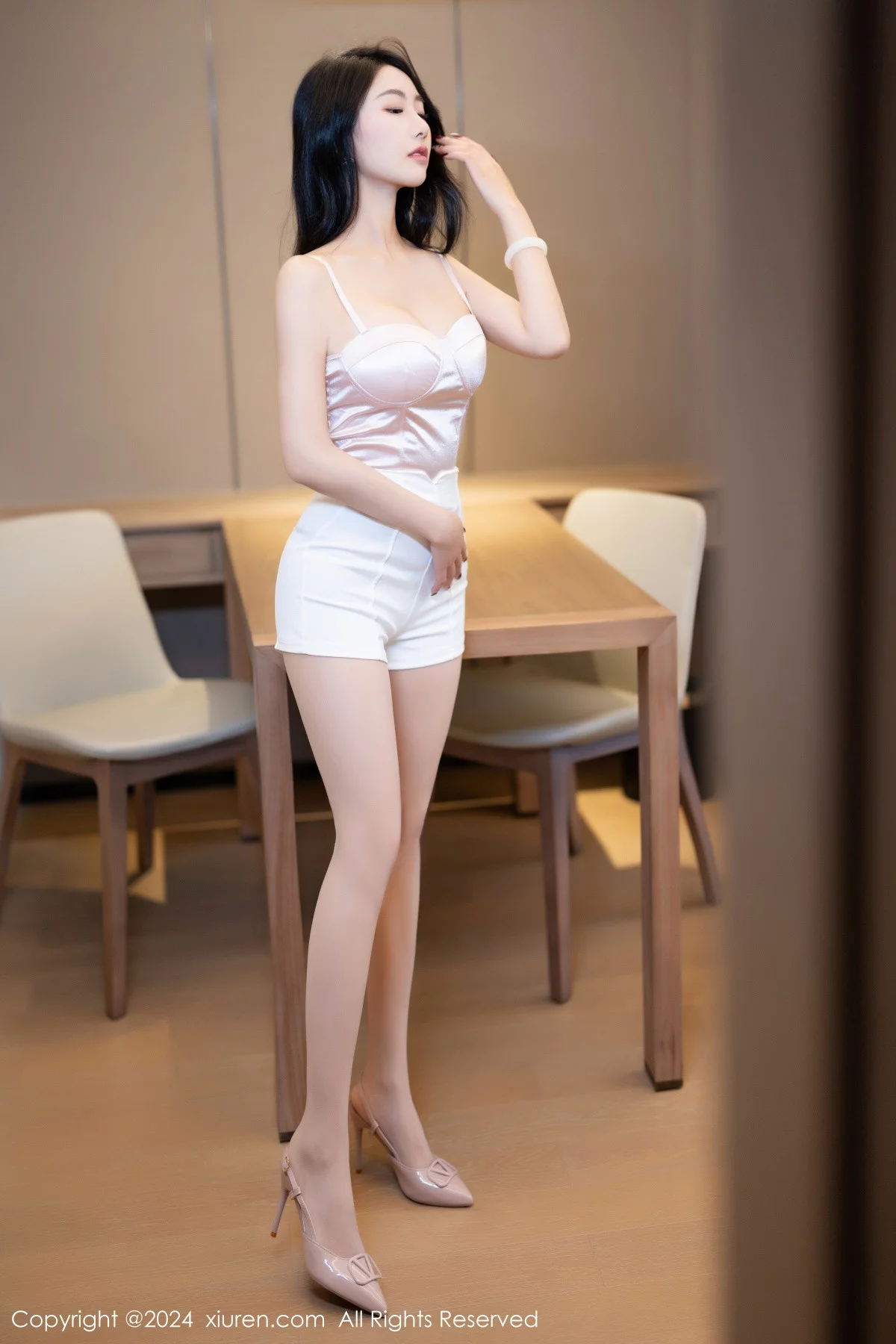 XiuRen第7962期_模特苏苏阿性感淡粉色内衣配开档白丝秀曼妙绝美身姿诱惑写真81P