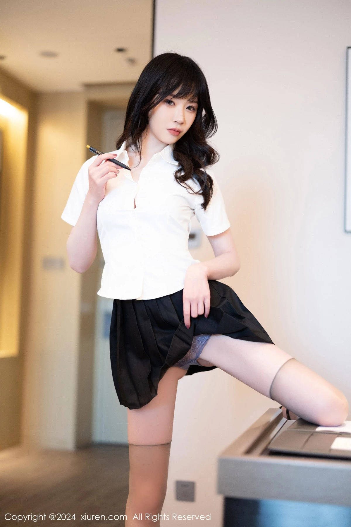 XiuRen第7970期_模特梦心玥性感白T配黑短裙+紫色蕾丝内衣秀曼妙身姿诱惑写真83P