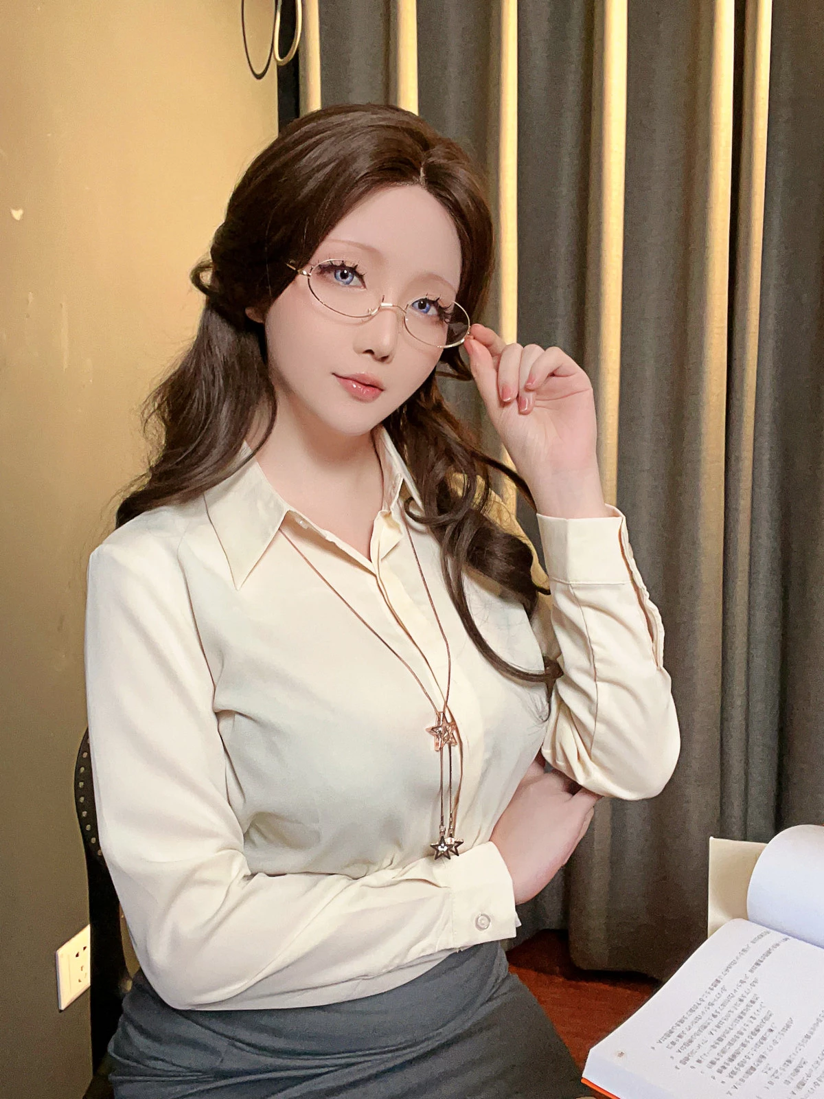 Coser小姐姐星之迟迟家庭教师的奖励时间主题浅色衬衫露黑色蕾丝内衣迷人诱惑写真180P