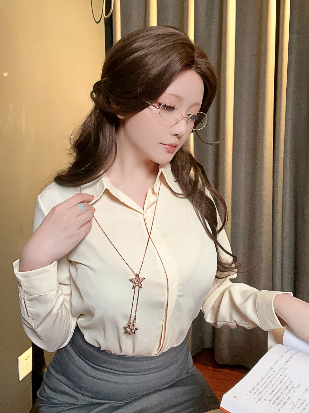 Coser小姐姐星之迟迟家庭教师的奖励时间主题浅色衬衫露黑色蕾丝内衣迷人诱惑写真180P