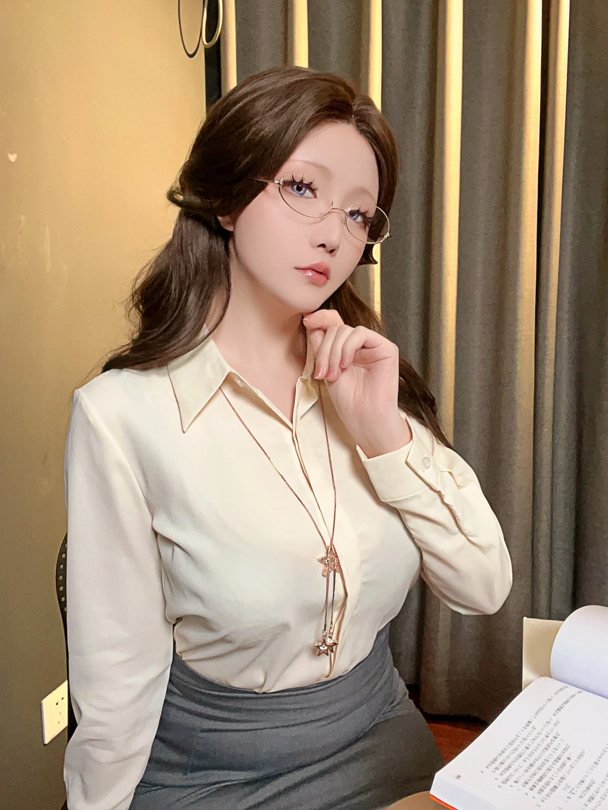 Coser小姐姐星之迟迟家庭教师的奖励时间主题浅色衬衫露黑色蕾丝内衣迷人诱惑写真180P
