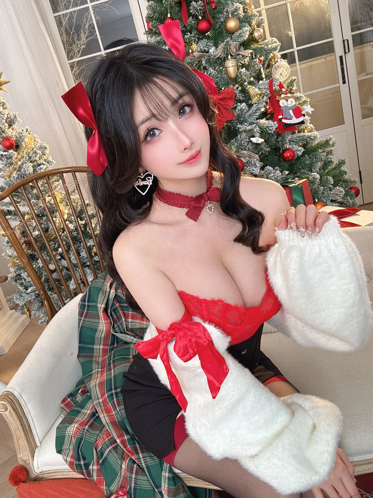 网络美女rioko凉凉子圣诞礼物主题性感红色蕾丝情趣内衣配黑丝吊袜秀丰满身材诱惑写真51P