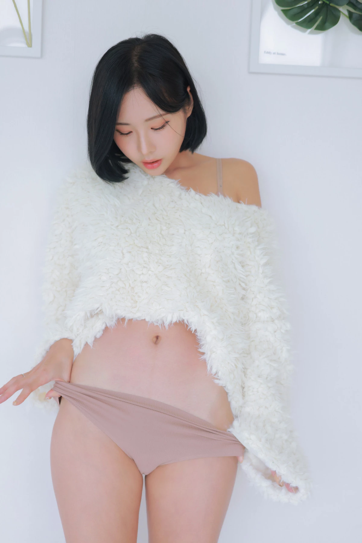 韩国美女模特Habin内衣和视频04主题性感白色绒毛披风秀完美身材迷人诱惑写真76P