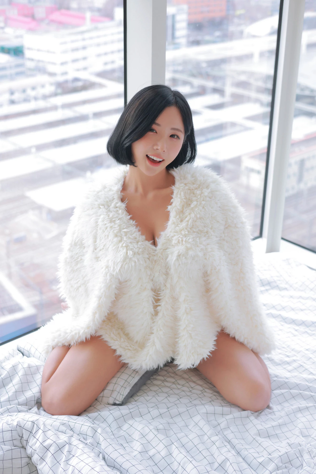 韩国美女模特Habin内衣和视频04主题性感白色绒毛披风秀完美身材迷人诱惑写真76P
