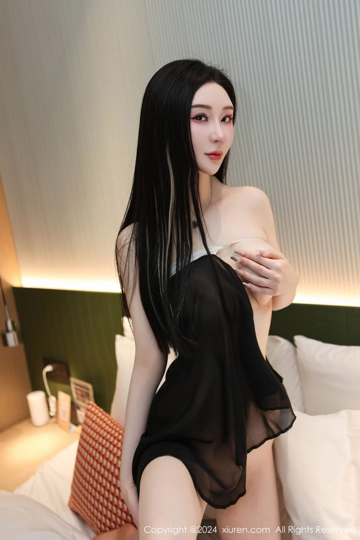 XiuRen第7967期_模特田兮白性感黑色情趣旗袍配超薄黑丝秀丰腴身姿撩人诱惑写真83P