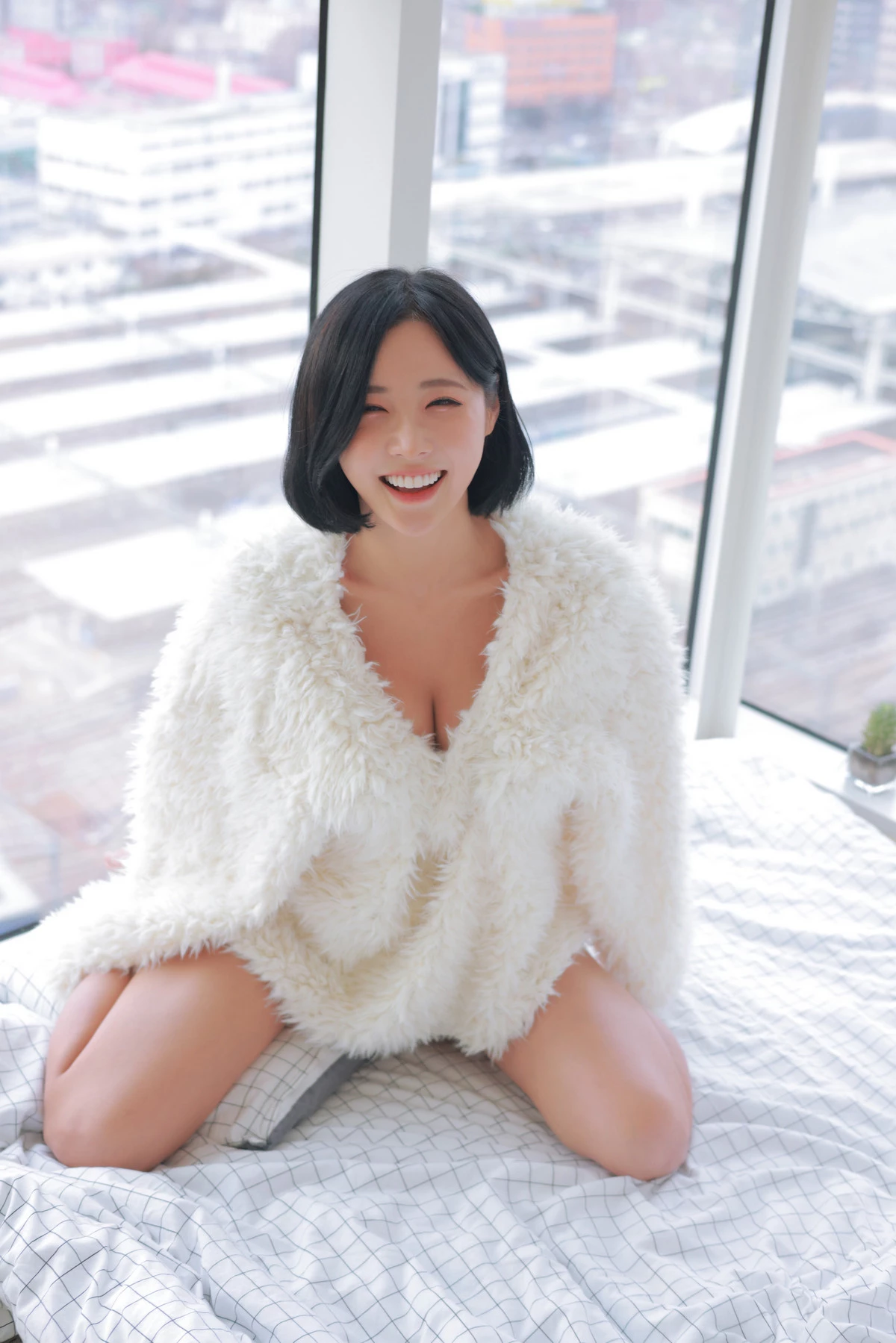 韩国美女模特Habin内衣和视频04主题性感白色绒毛披风秀完美身材迷人诱惑写真76P