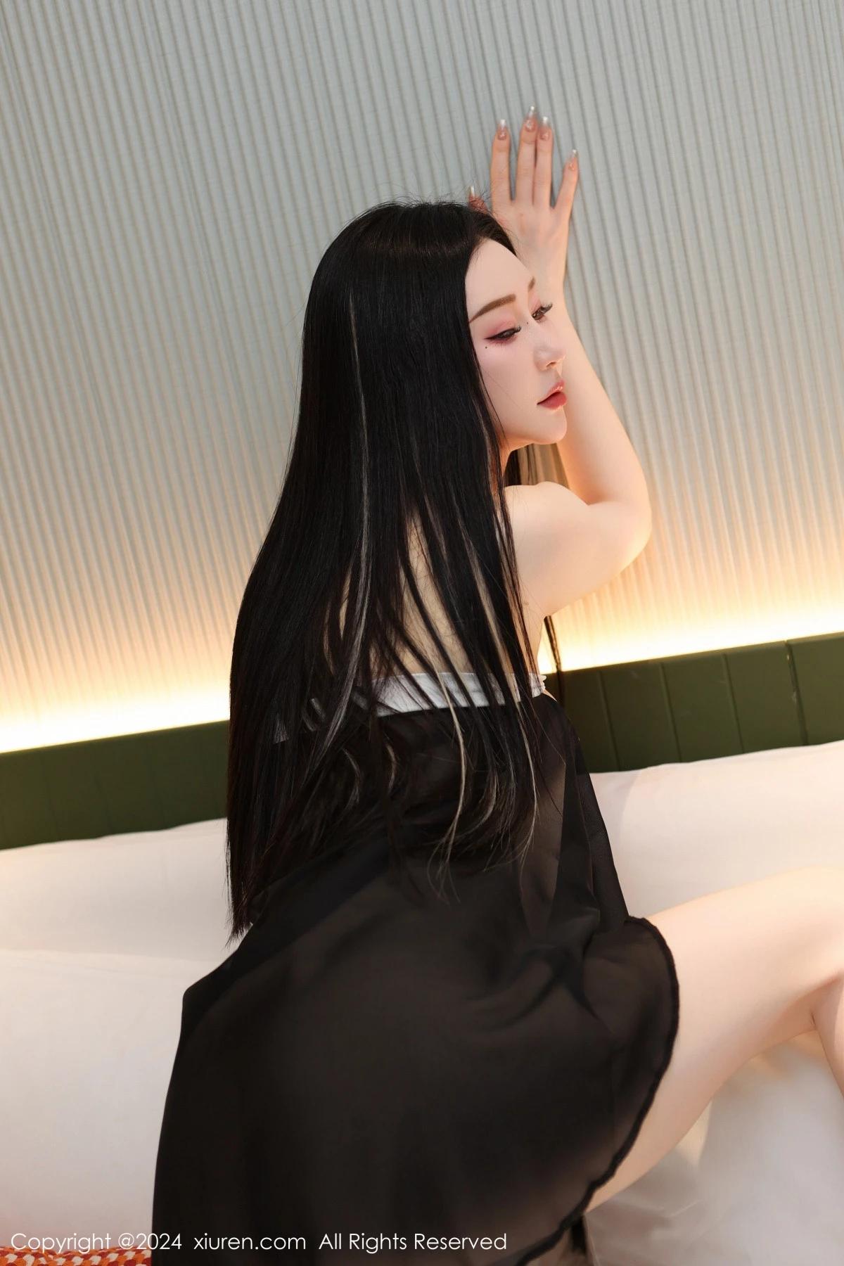 XiuRen第7967期_模特田兮白性感黑色情趣旗袍配超薄黑丝秀丰腴身姿撩人诱惑写真83P